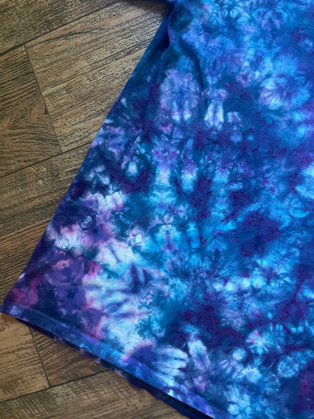 WUTAH Purple and Blue Hand-Tie Dyed Short Sleeve T-Shirt (Men's XL)