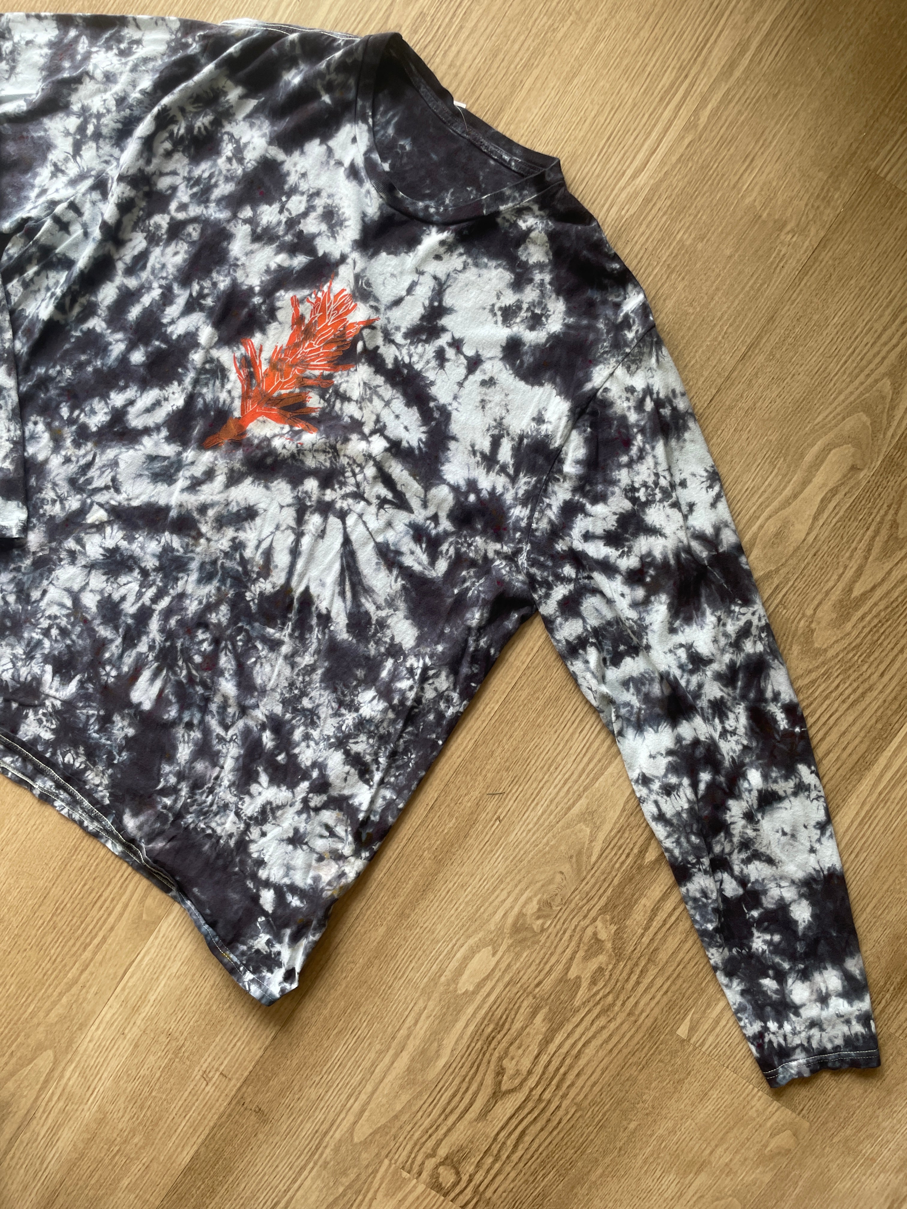 2XL Men’s Indian Paintbrush Tie Dye T-Shirt | One-Of-a-Kind Black and White Crumpled Long Sleeve