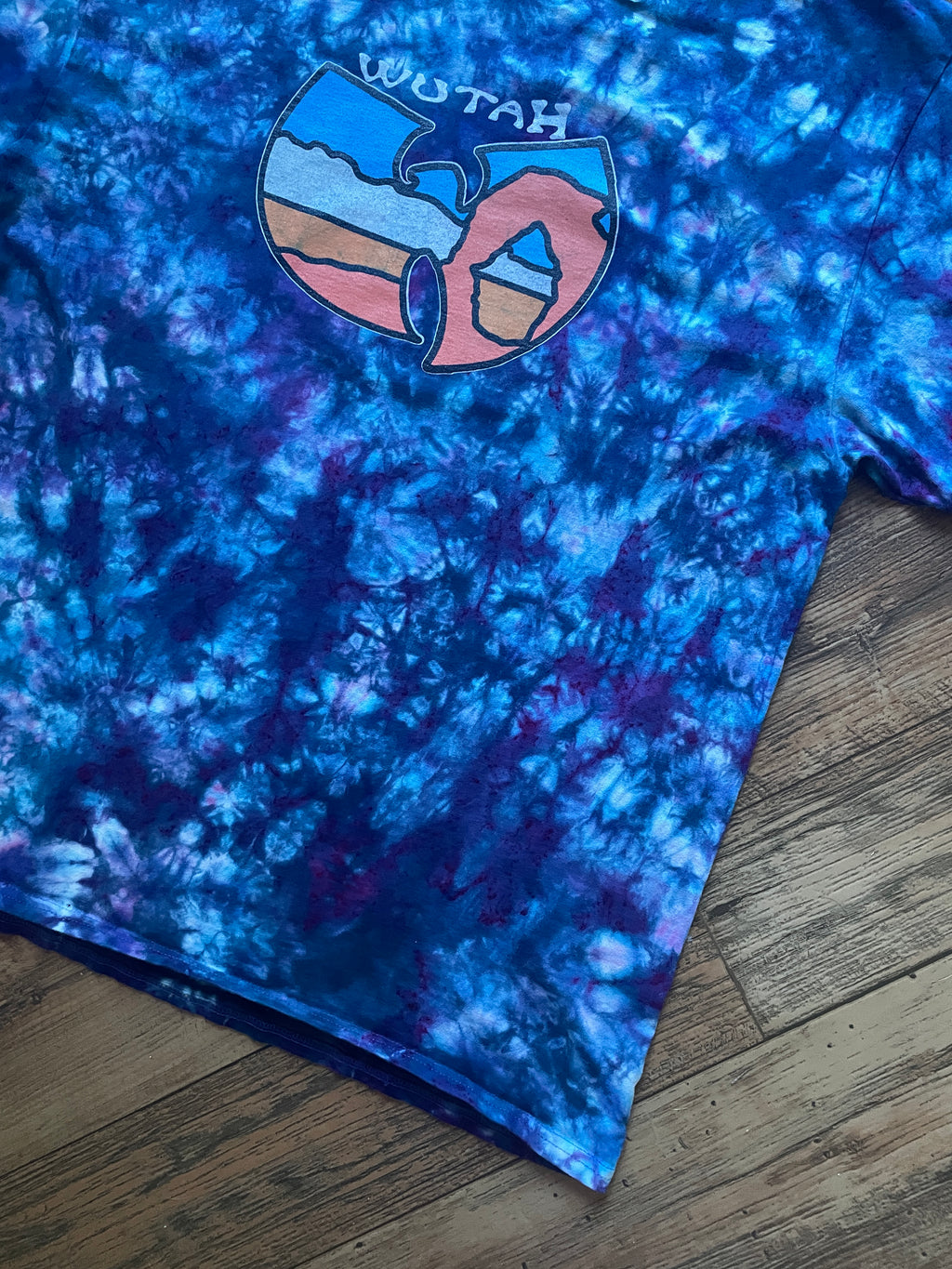 WUTAH Purple and Blue Hand-Tie Dyed Short Sleeve T-Shirt (Men's XL)