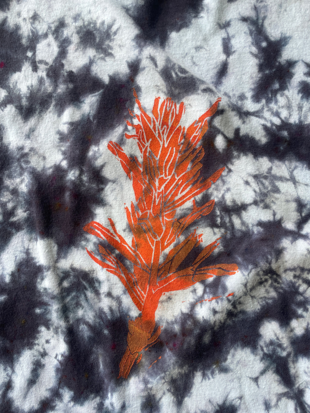 2XL Men’s Indian Paintbrush Tie Dye T-Shirt | One-Of-a-Kind Black and White Crumpled Long Sleeve