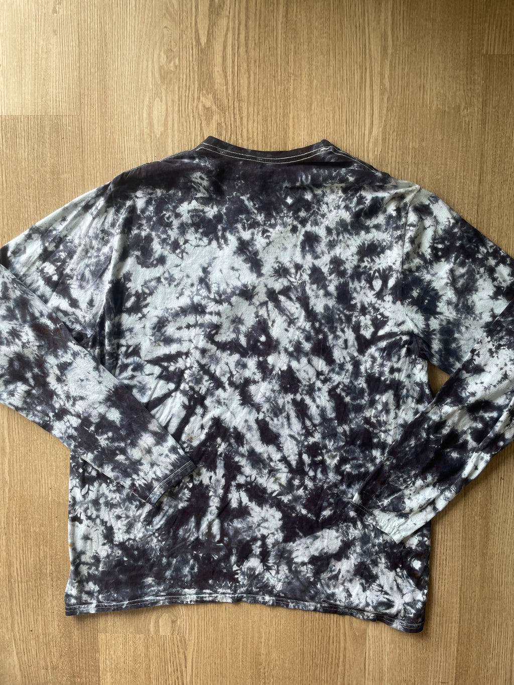 2XL Men’s Indian Paintbrush Tie Dye T-Shirt | One-Of-a-Kind Black and White Crumpled Long Sleeve