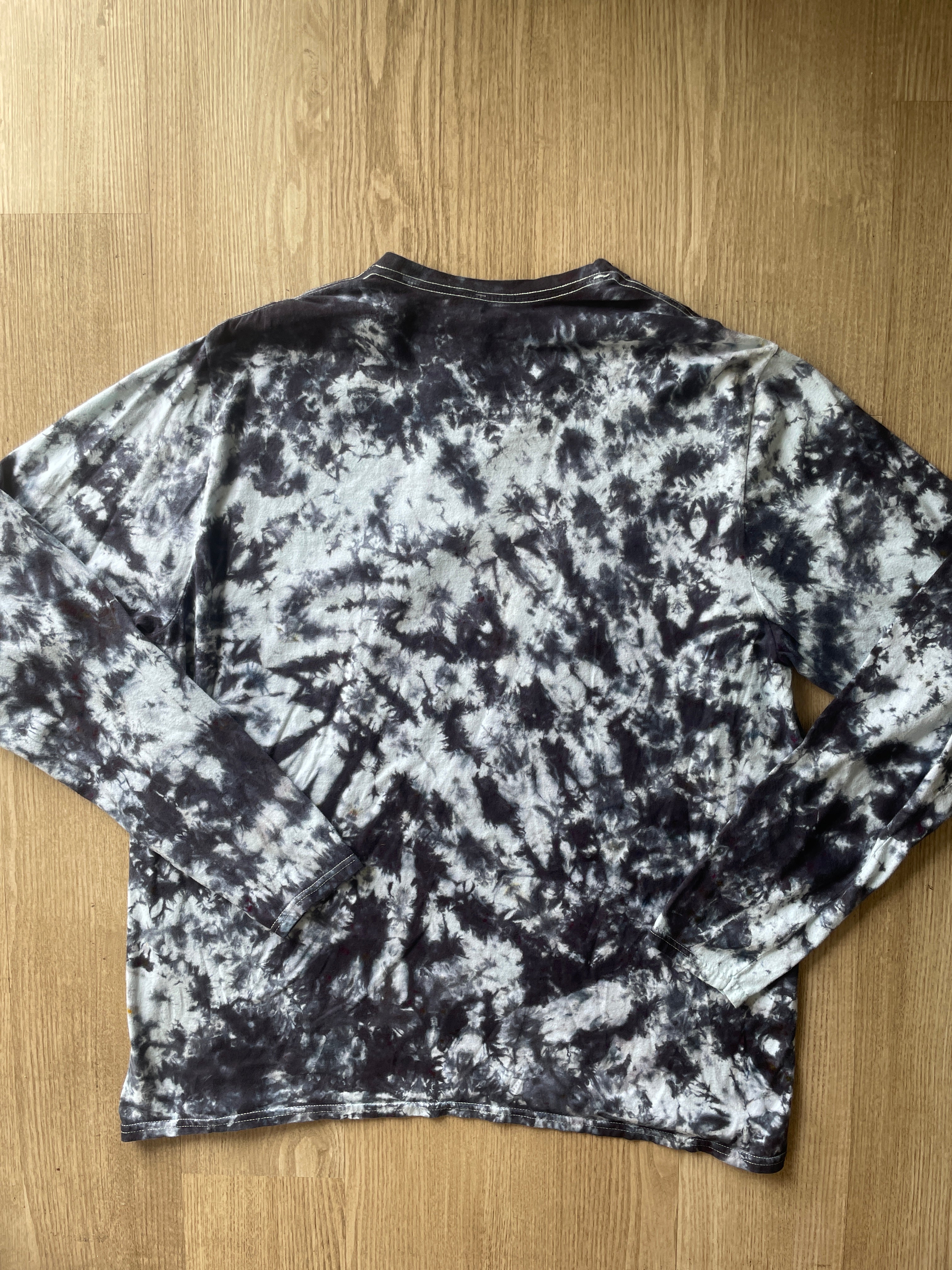 2XL Men’s Indian Paintbrush Tie Dye T-Shirt | One-Of-a-Kind Black and White Crumpled Long Sleeve