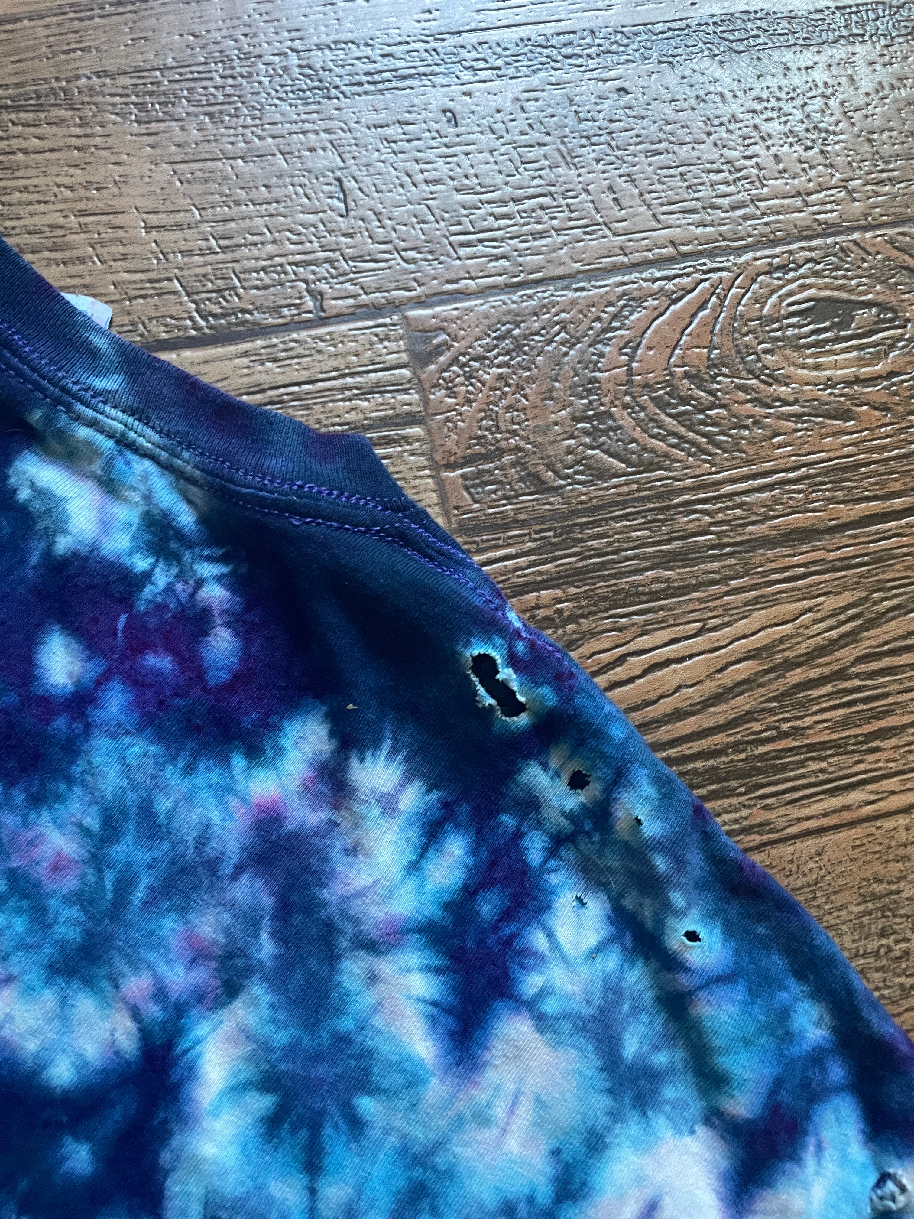 WUTAH Purple and Blue Hand-Tie Dyed Short Sleeve T-Shirt (Men's XL)