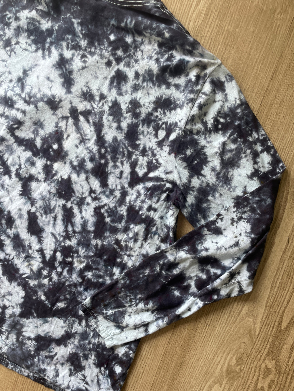 2XL Men’s Indian Paintbrush Tie Dye T-Shirt | One-Of-a-Kind Black and White Crumpled Long Sleeve