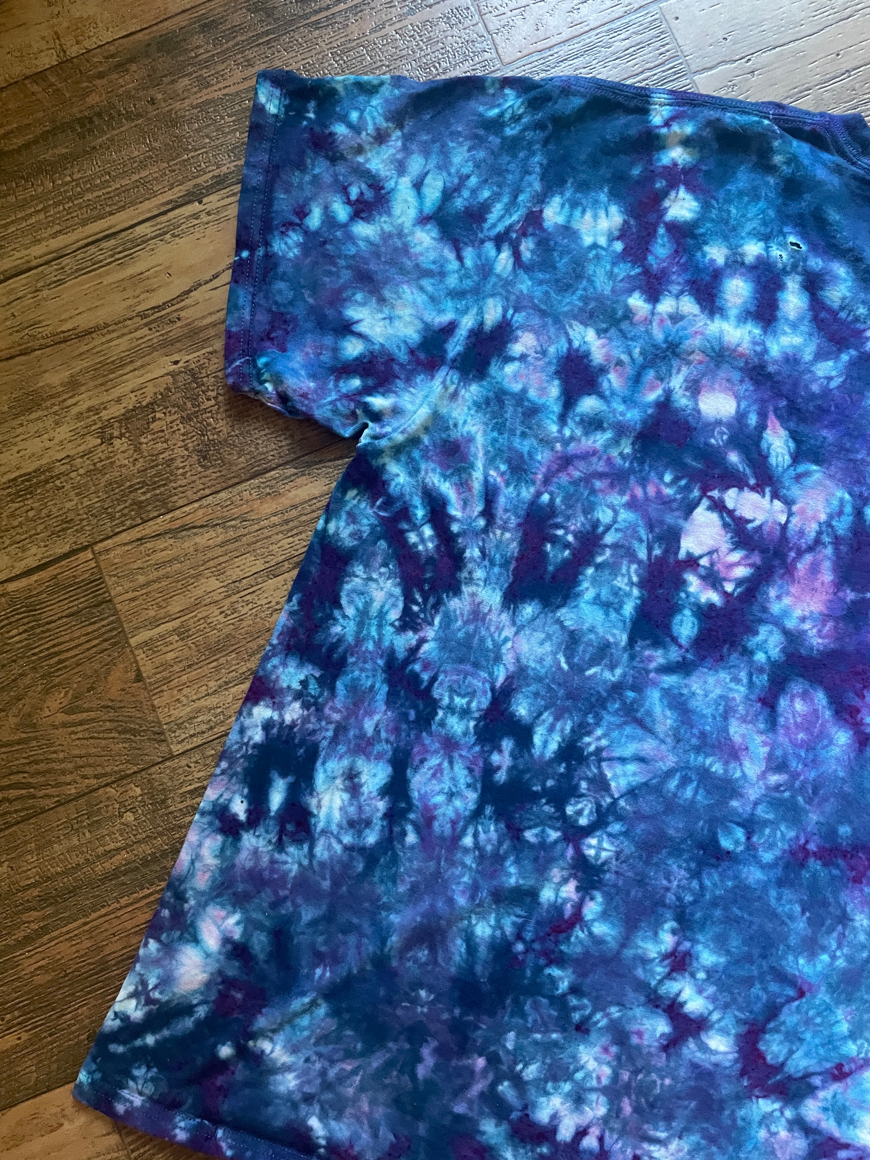 WUTAH Purple and Blue Hand-Tie Dyed Short Sleeve T-Shirt (Men's XL)