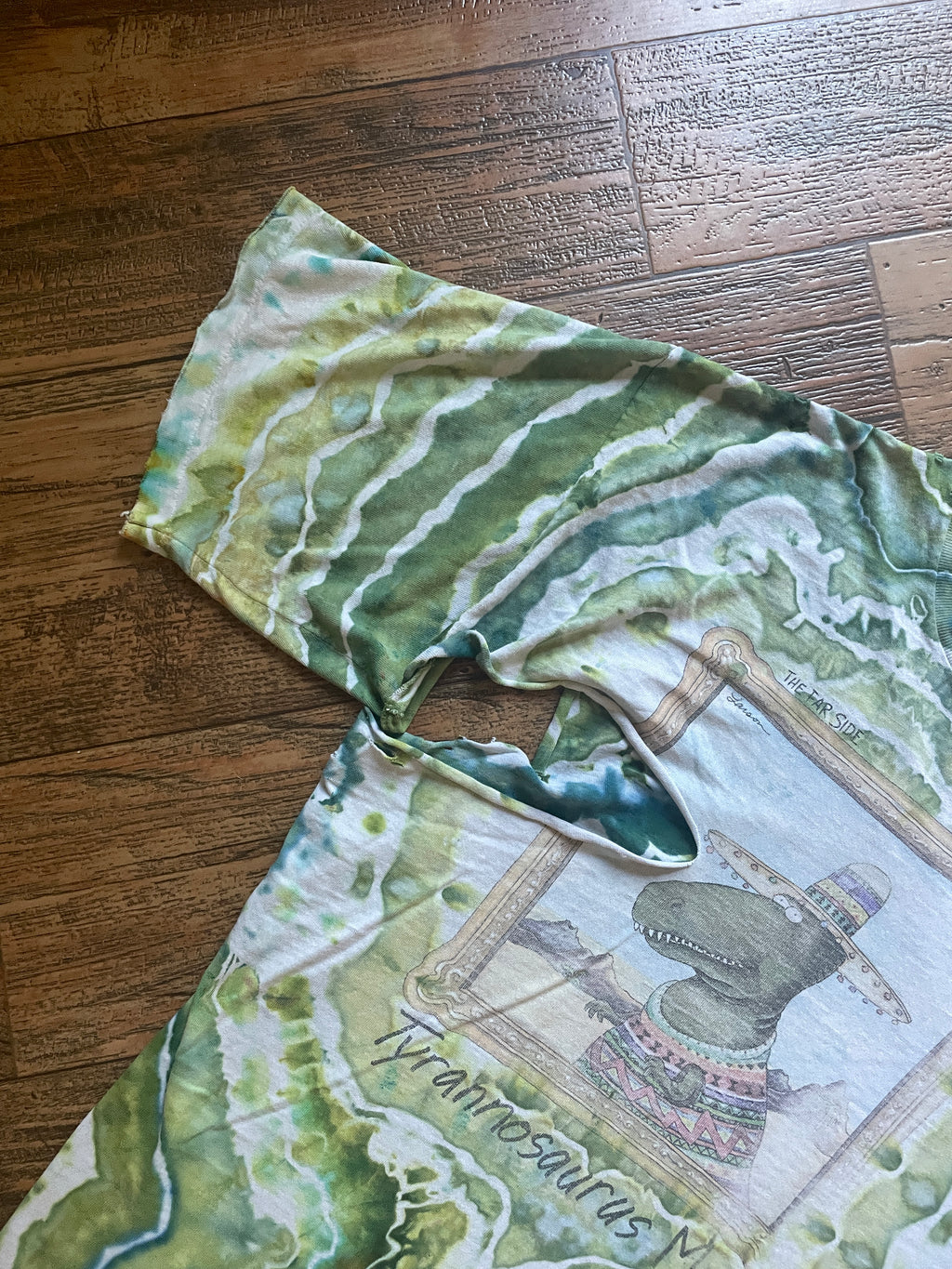 The Far Side Tyranosaurus Mex Hand-Tie Dyed Short Sleeve Thrashed T-Shirt (Men's XL)