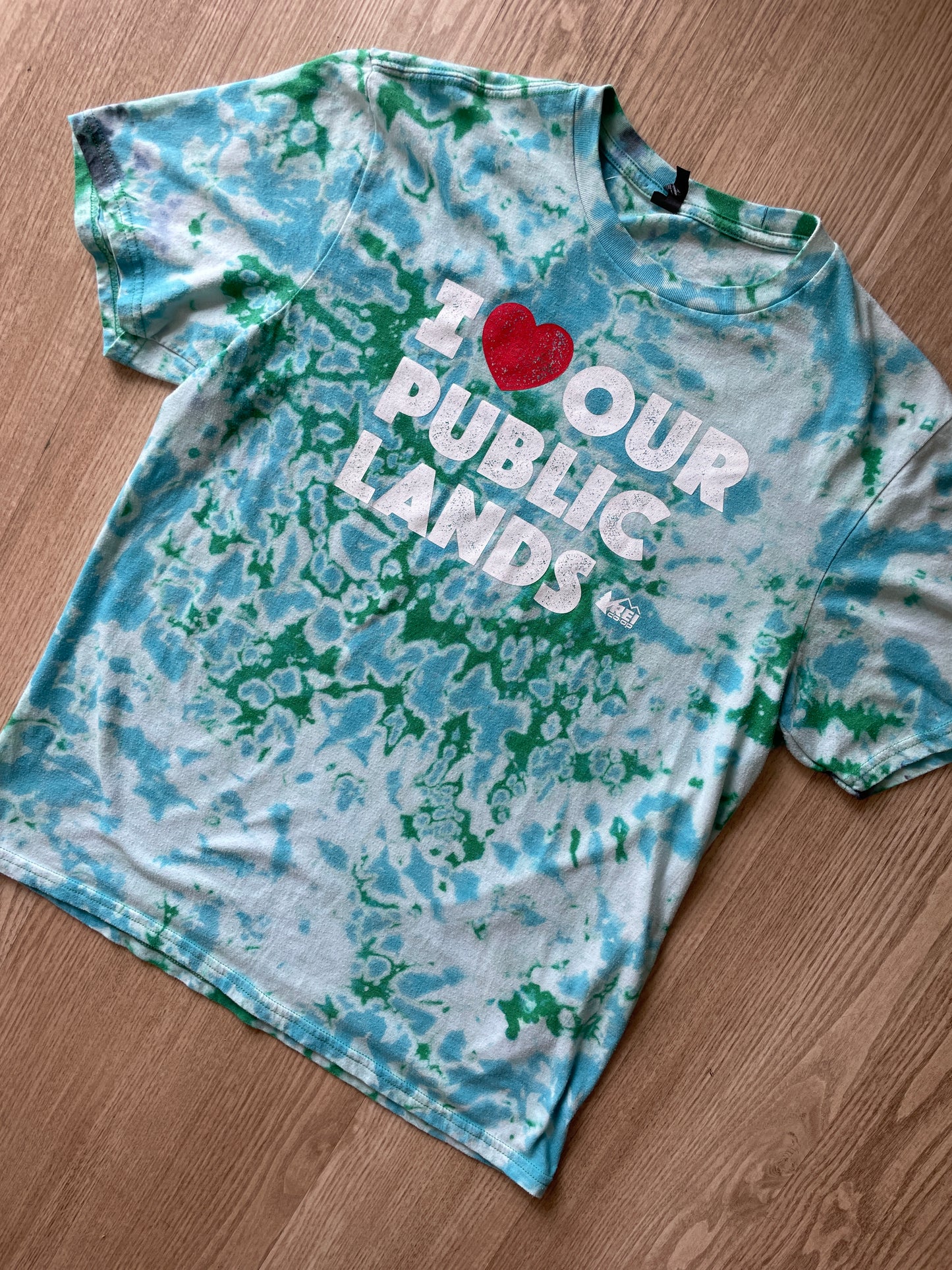 MEDIUM Men’s I Heart Our Public Lands Handmade Tie Dye T-Shirt | One-Of-a-Kind Green and White Short Sleeve
