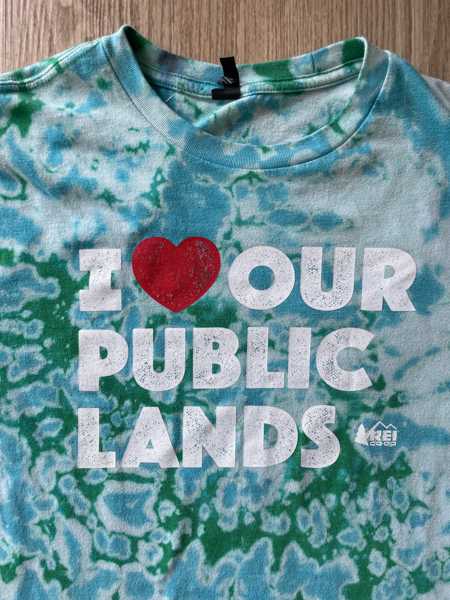 MEDIUM Men’s I Heart Our Public Lands Handmade Tie Dye T-Shirt | One-Of-a-Kind Green and White Short Sleeve