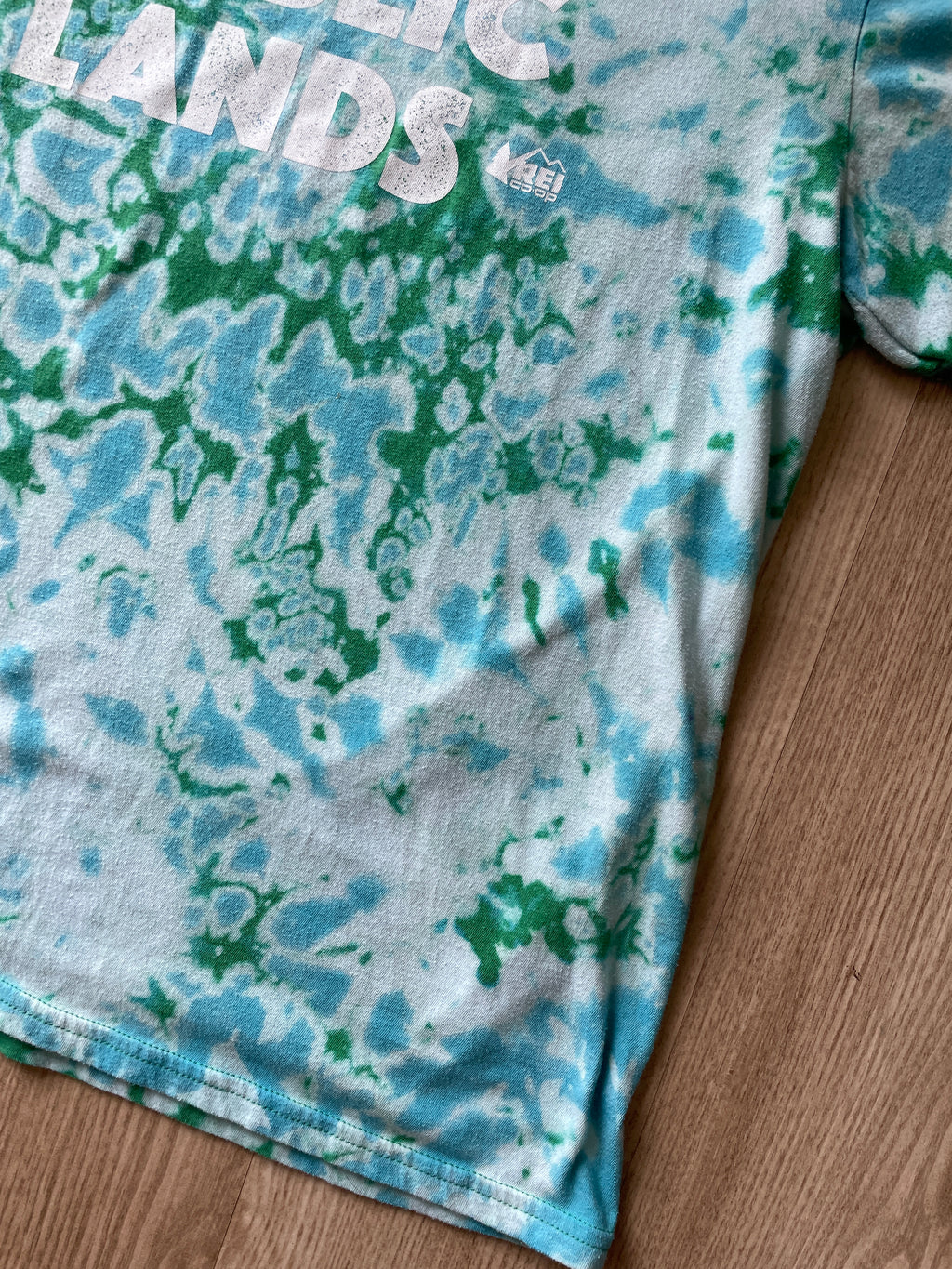 MEDIUM Men’s I Heart Our Public Lands Handmade Tie Dye T-Shirt | One-Of-a-Kind Green and White Short Sleeve