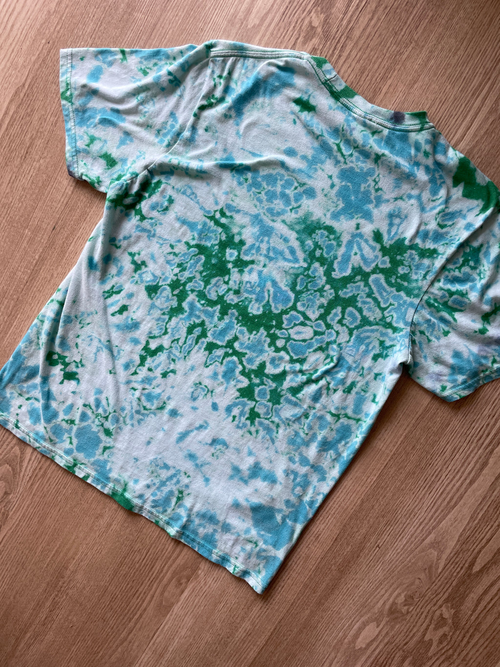 MEDIUM Men’s I Heart Our Public Lands Handmade Tie Dye T-Shirt | One-Of-a-Kind Green and White Short Sleeve