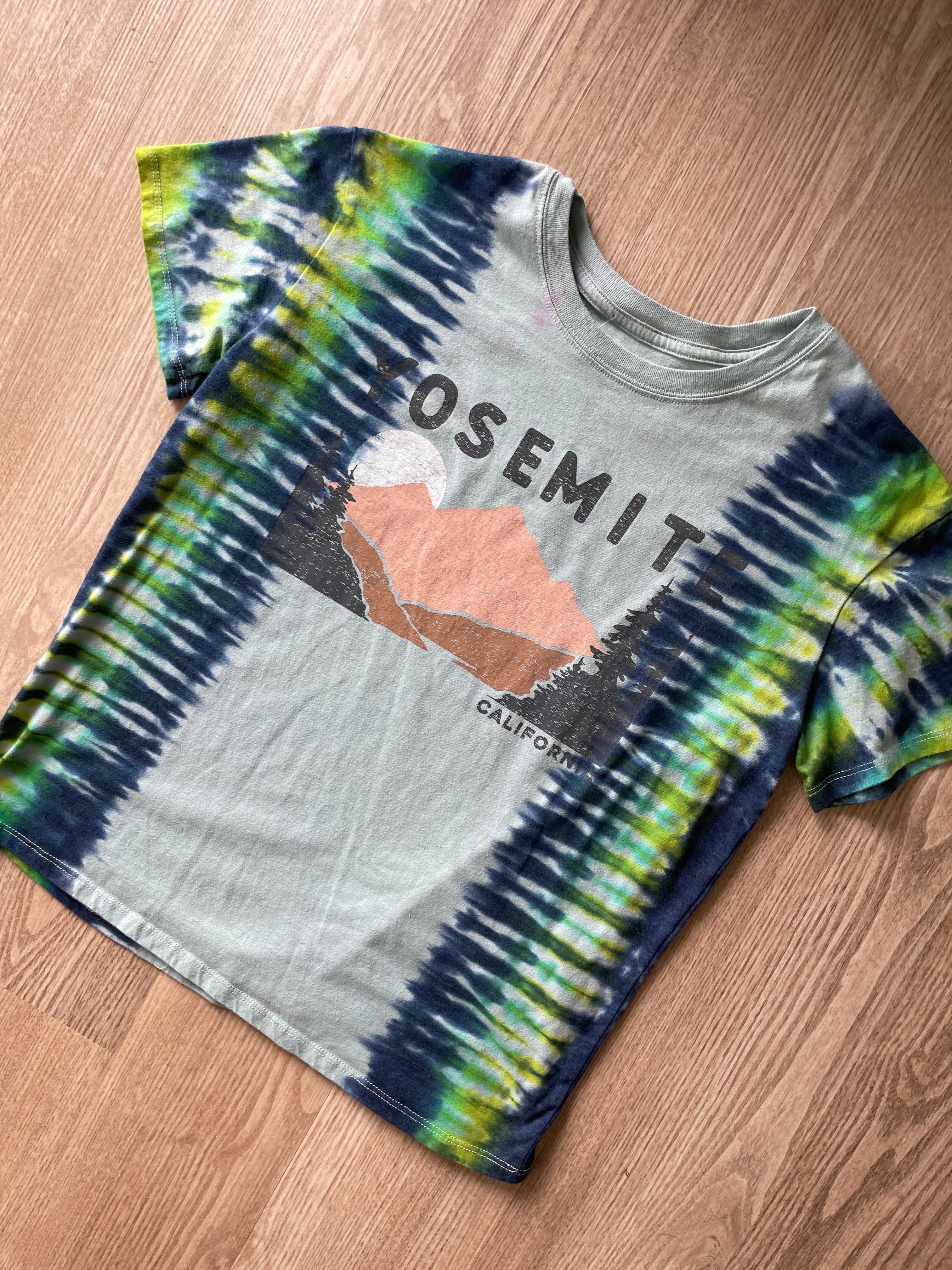 LARGE Women’s Yosemite California Mountainscape Handmade Tie Dye T-Shirt | One-Of-a-Kind Pastel Green and Blue Short Sleeve