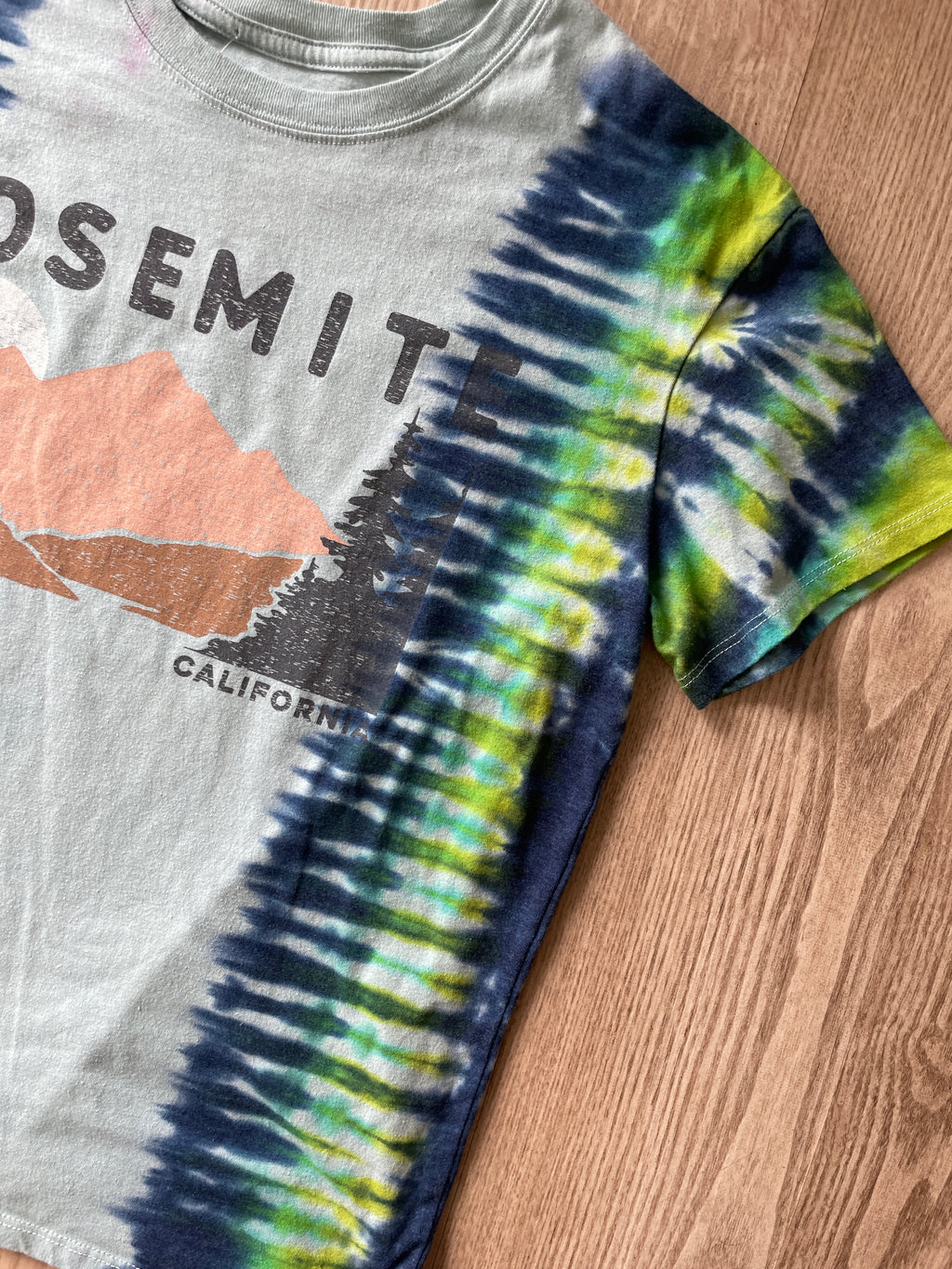 LARGE Women’s Yosemite California Mountainscape Handmade Tie Dye T-Shirt | One-Of-a-Kind Pastel Green and Blue Short Sleeve