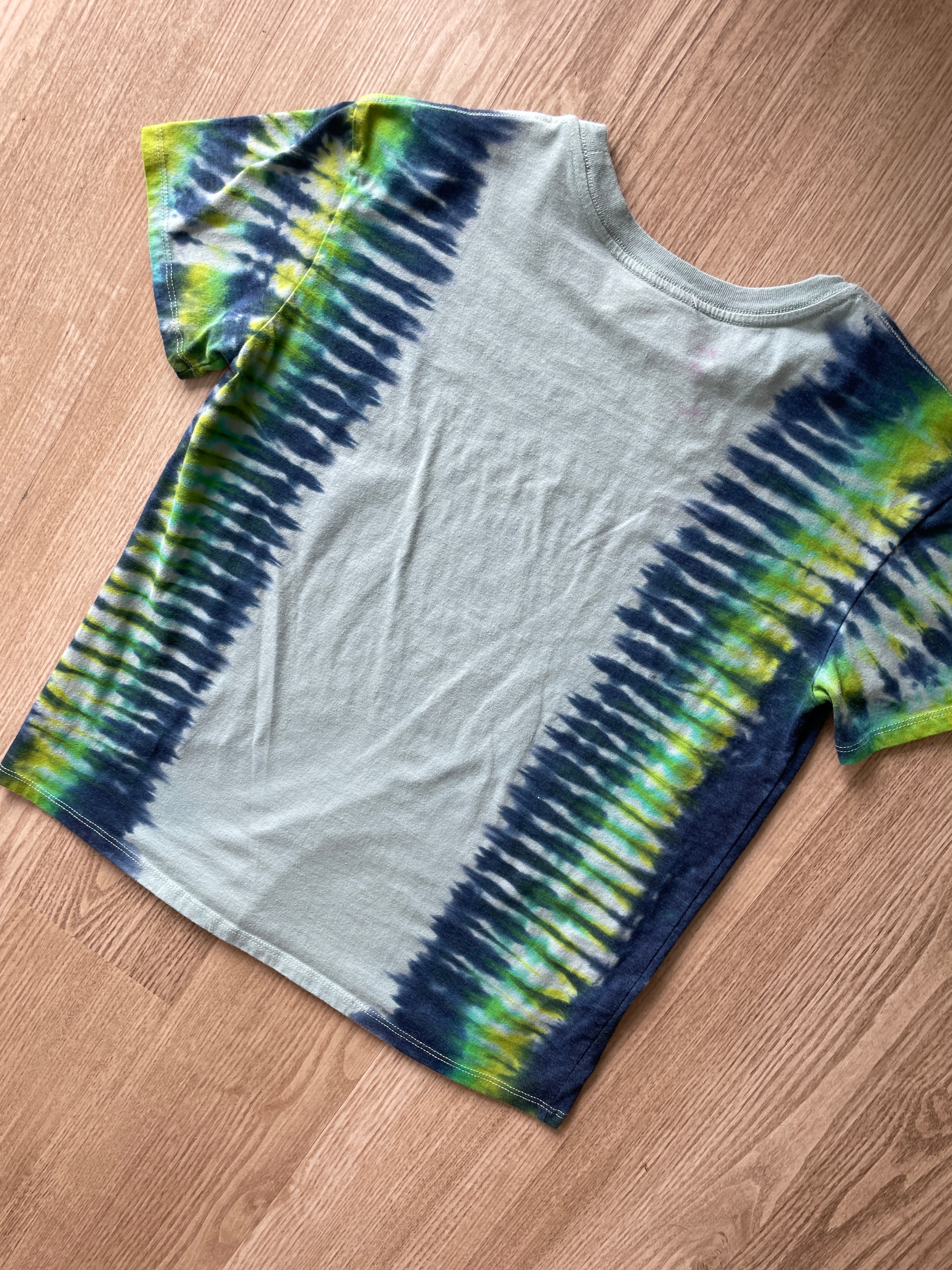 LARGE Women’s Yosemite California Mountainscape Handmade Tie Dye T-Shirt | One-Of-a-Kind Pastel Green and Blue Short Sleeve