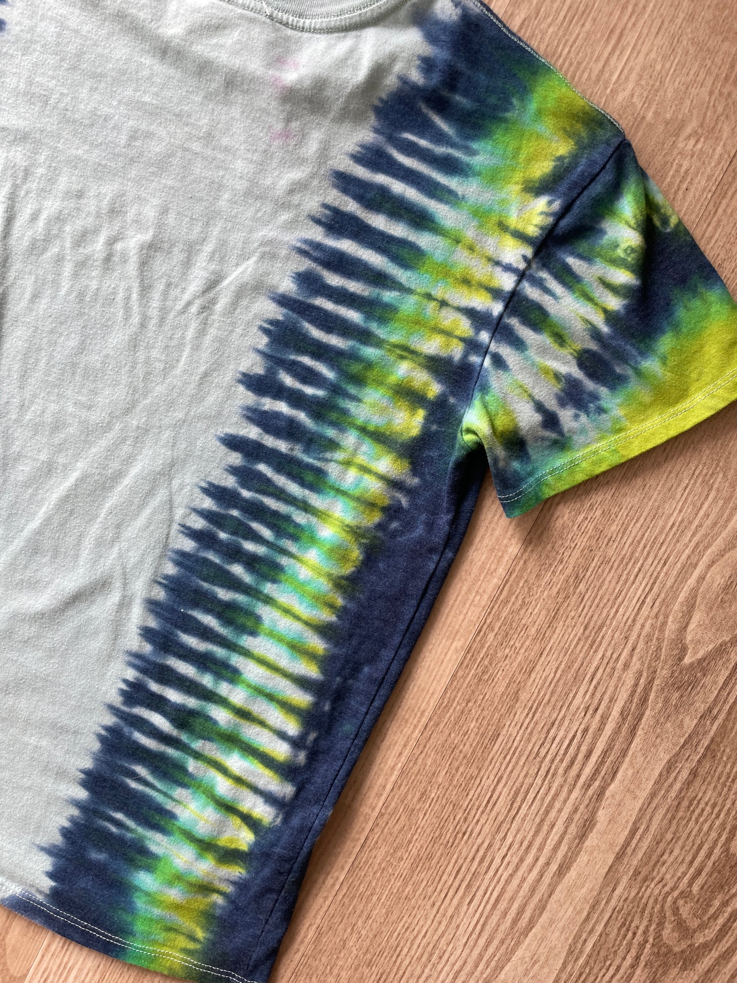 LARGE Women’s Yosemite California Mountainscape Handmade Tie Dye T-Shirt | One-Of-a-Kind Pastel Green and Blue Short Sleeve