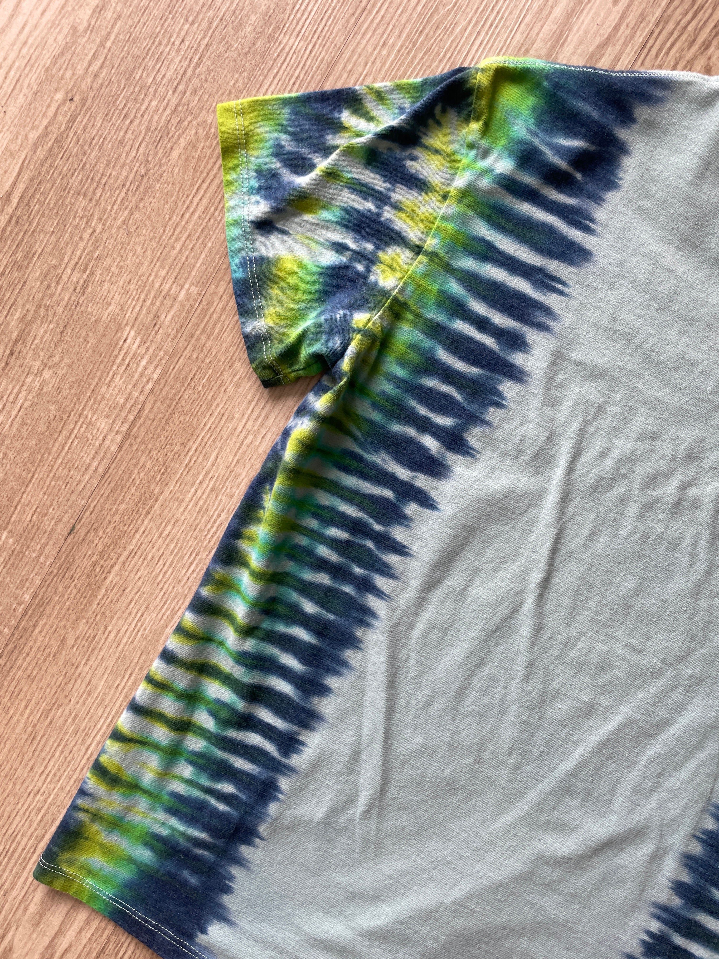LARGE Women’s Yosemite California Mountainscape Handmade Tie Dye T-Shirt | One-Of-a-Kind Pastel Green and Blue Short Sleeve