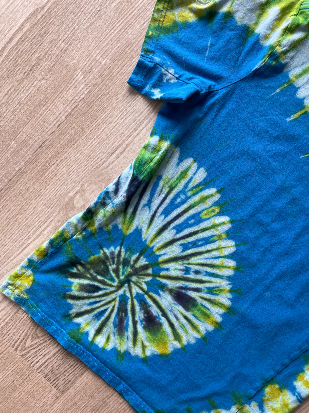 M/L Men’s La Sportiva Climbing On the Moon Handmade Tie Dye V-Neck T-Shirt | One-Of-a-Kind Blue and Green Short Sleeve