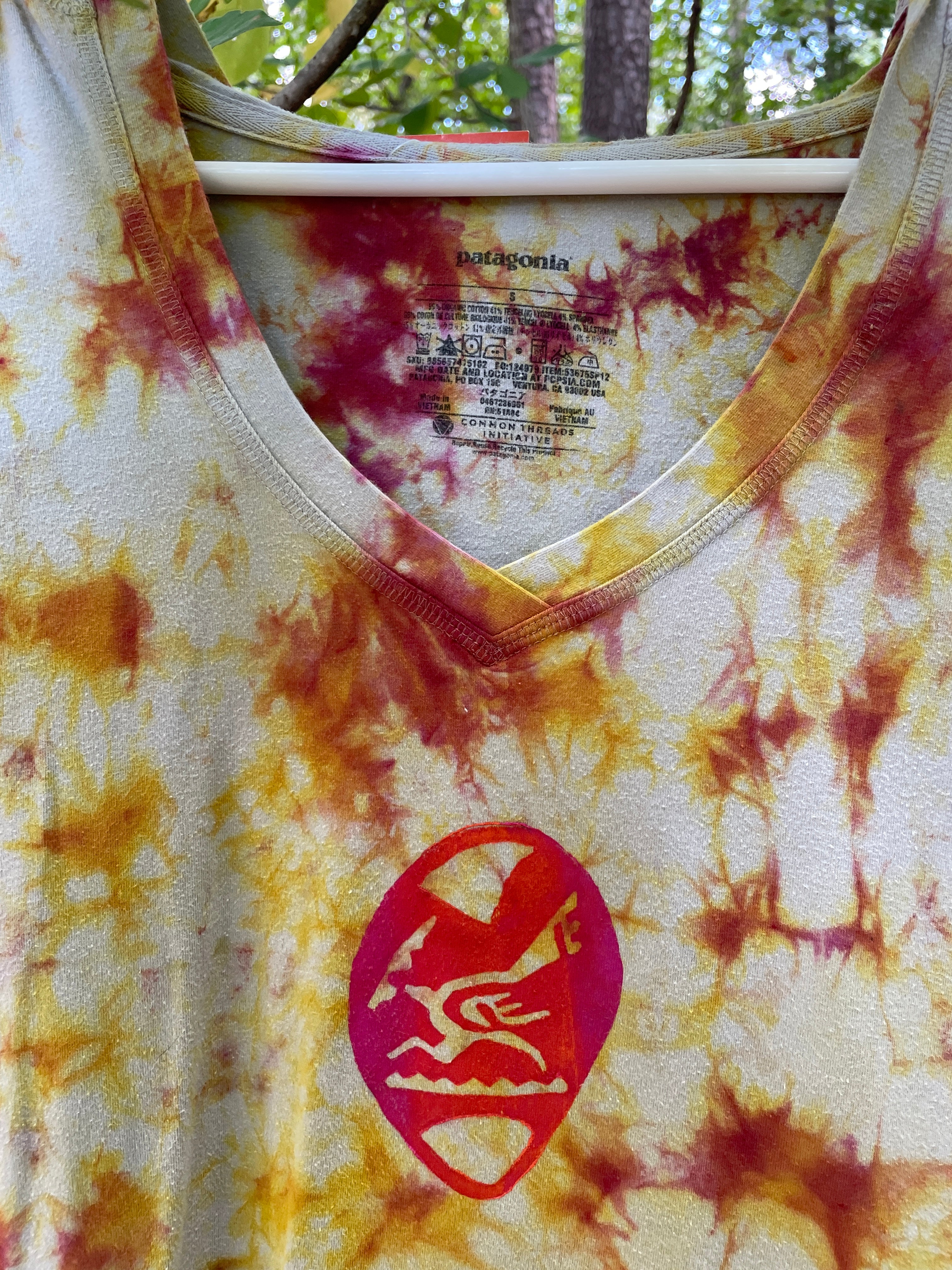 SMALL Women’s Patagonia Hooded Tie Dye Dress (WITH POCKETS!) | One-Of-a-Kind Upcycled Short Sleeve Dress with Roadrunner Block Print