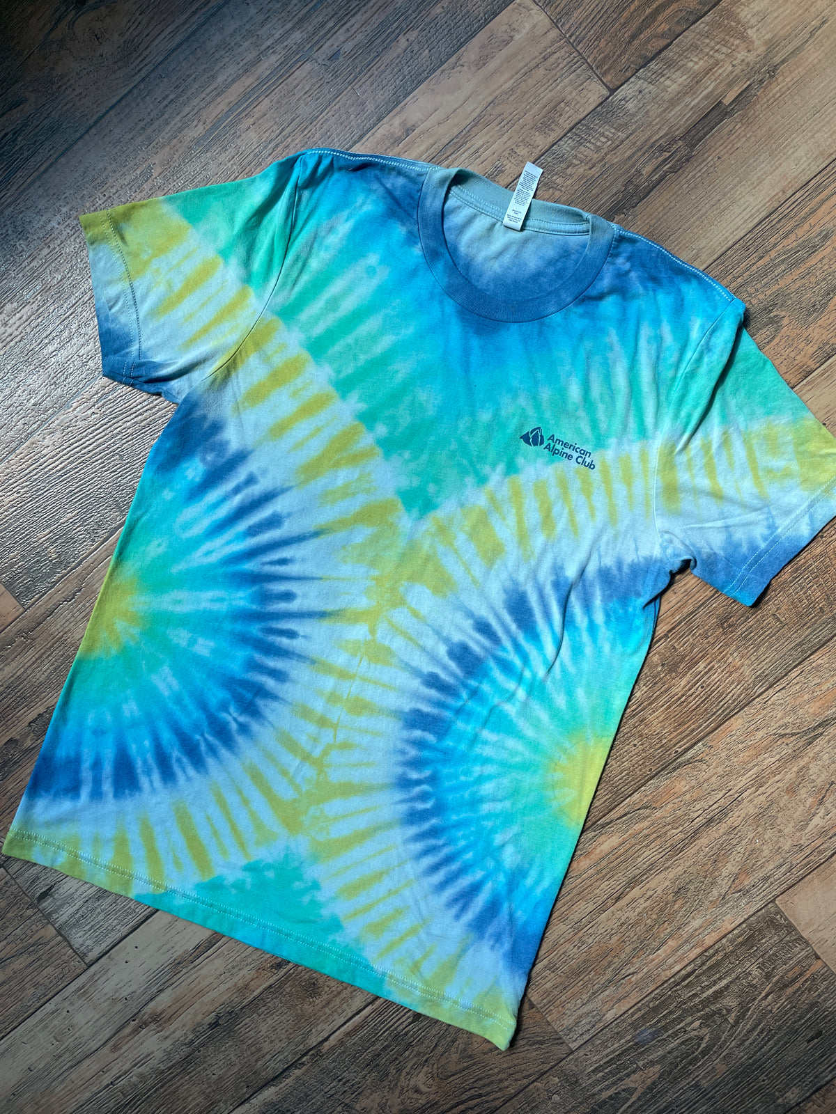 American Alpine Club United We Climb Blue and Green Tie Dye Short Sleeve T-Shirt | Men's Medium