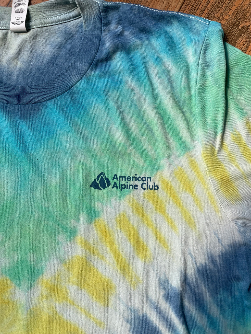 American Alpine Club United We Climb Blue and Green Tie Dye Short Sleeve T-Shirt | Men's Medium