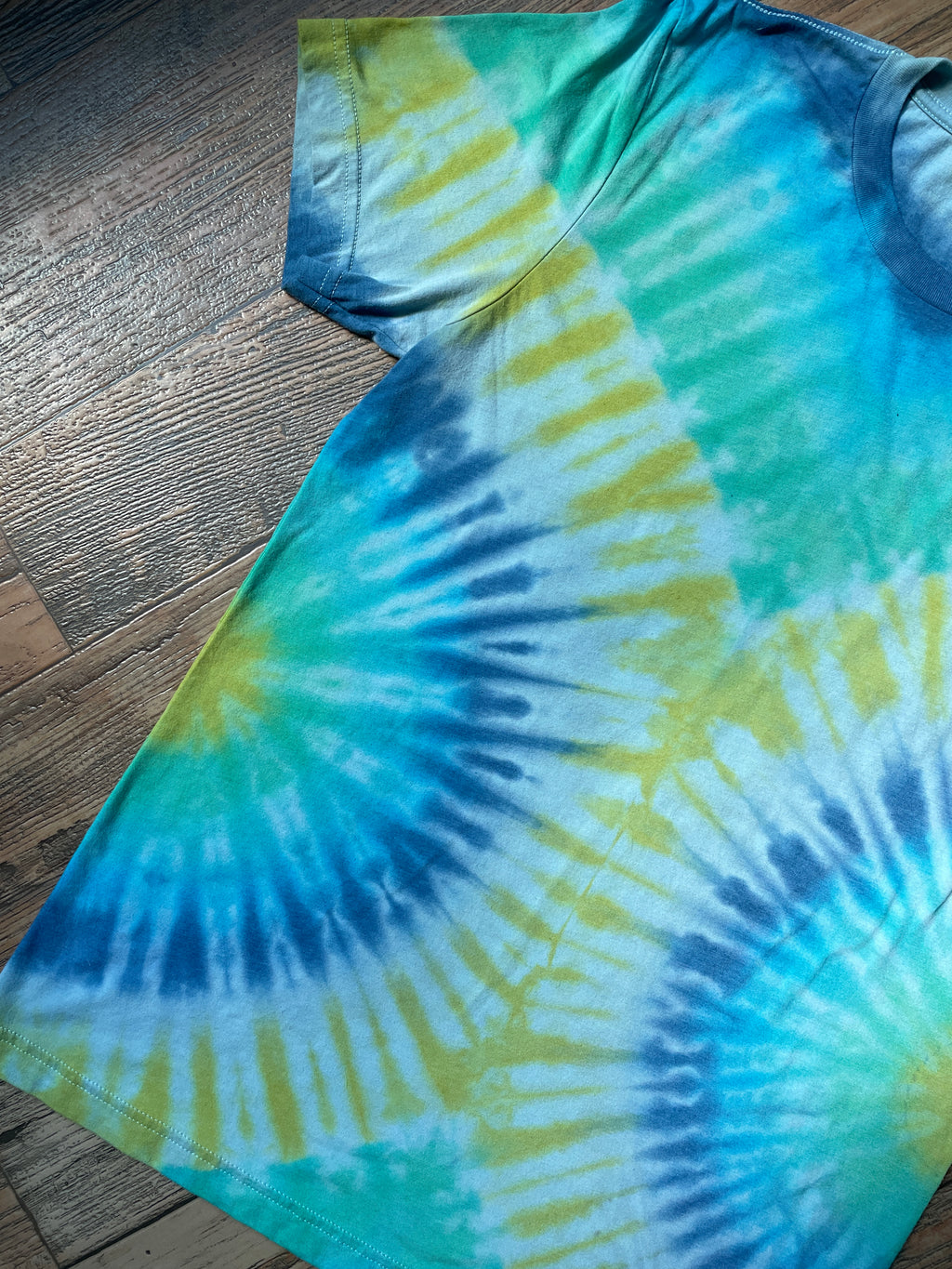 American Alpine Club United We Climb Blue and Green Tie Dye Short Sleeve T-Shirt | Men's Medium