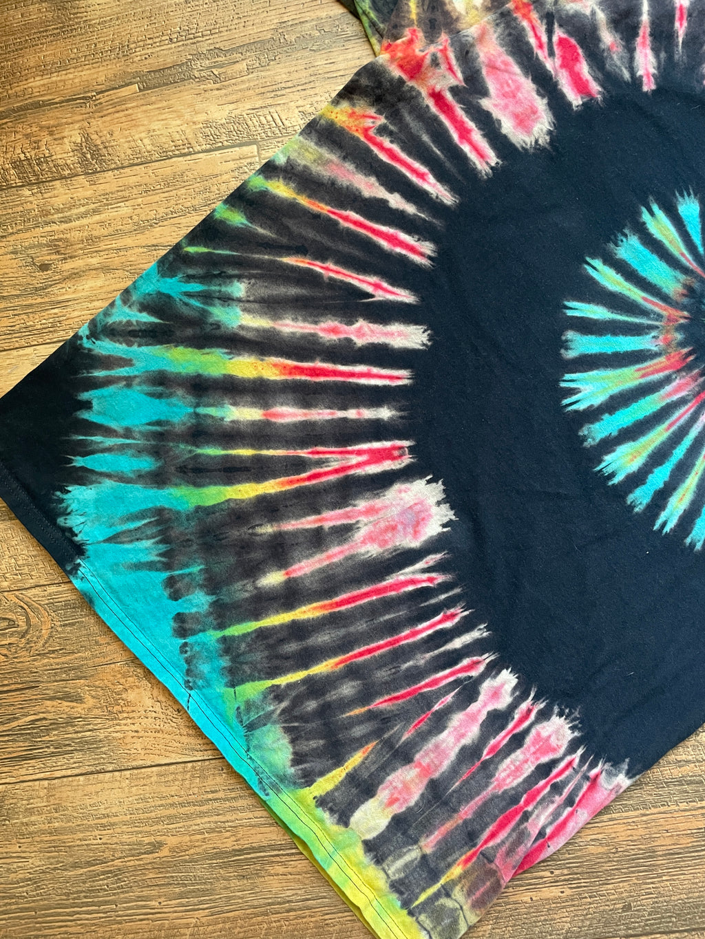 Rock Climber Black and Red Reverse Tie Dye Short Sleeve T-Shirt | Men's Large