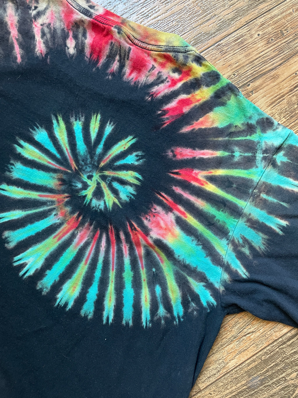Rock Climber Black and Red Reverse Tie Dye Short Sleeve T-Shirt | Men's Large