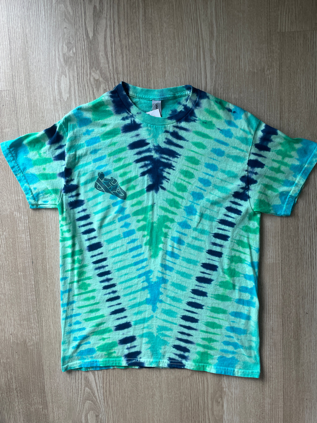 MEDIUM Men’s Climbing Shoe Handmade Tie Dyed T-Shirt | One-Of-a-Kind Green and Blue Pleated Short Sleeve