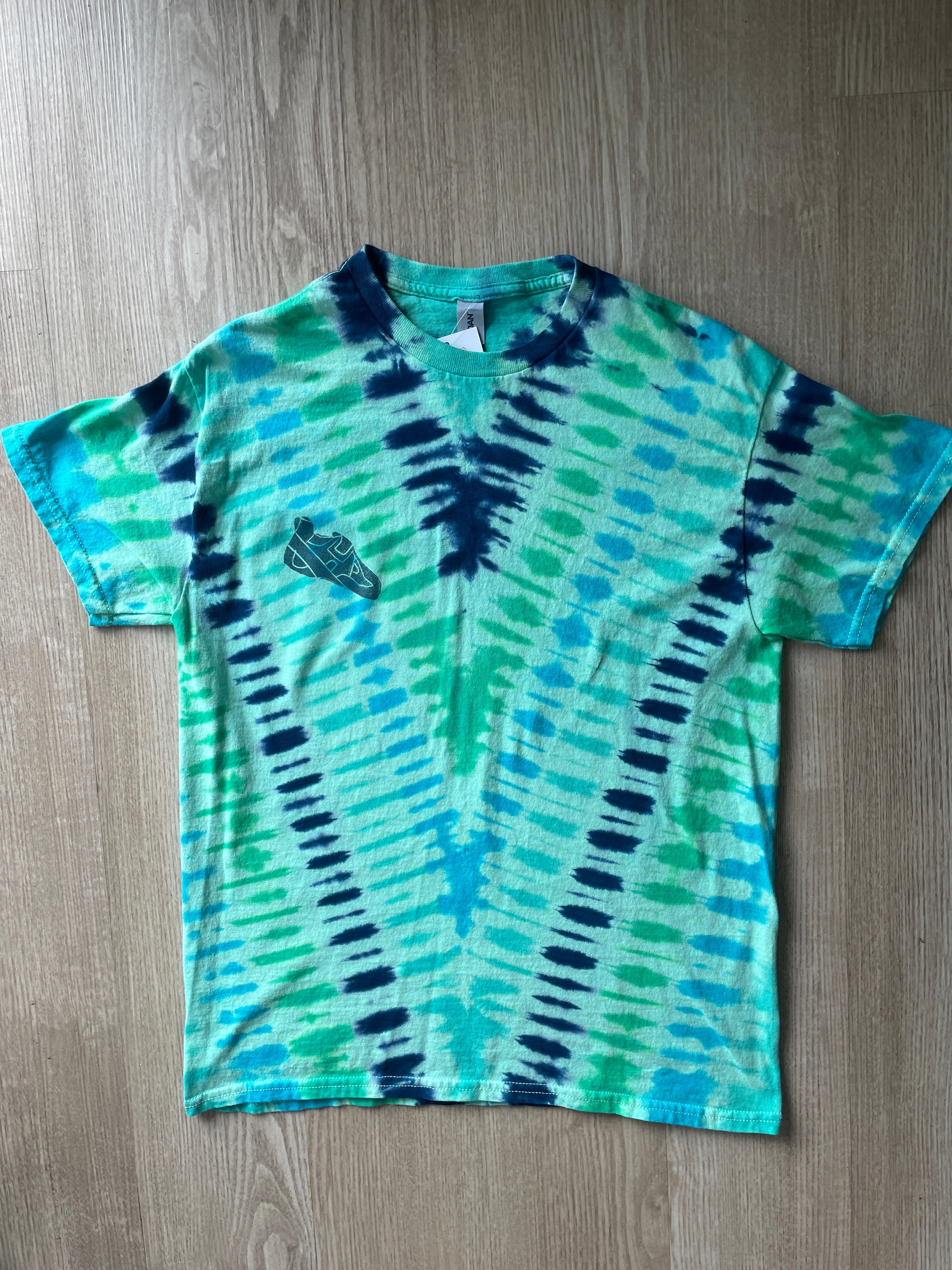 MEDIUM Men’s Climbing Shoe Handmade Tie Dyed T-Shirt | One-Of-a-Kind Green and Blue Pleated Short Sleeve