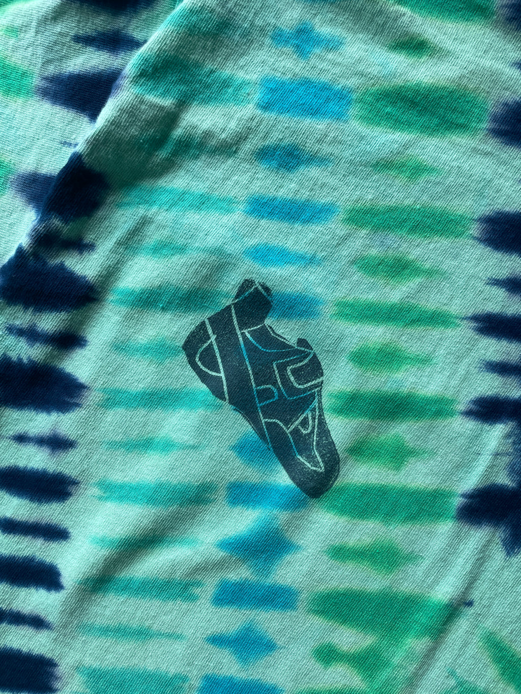 MEDIUM Men’s Climbing Shoe Handmade Tie Dyed T-Shirt | One-Of-a-Kind Green and Blue Pleated Short Sleeve