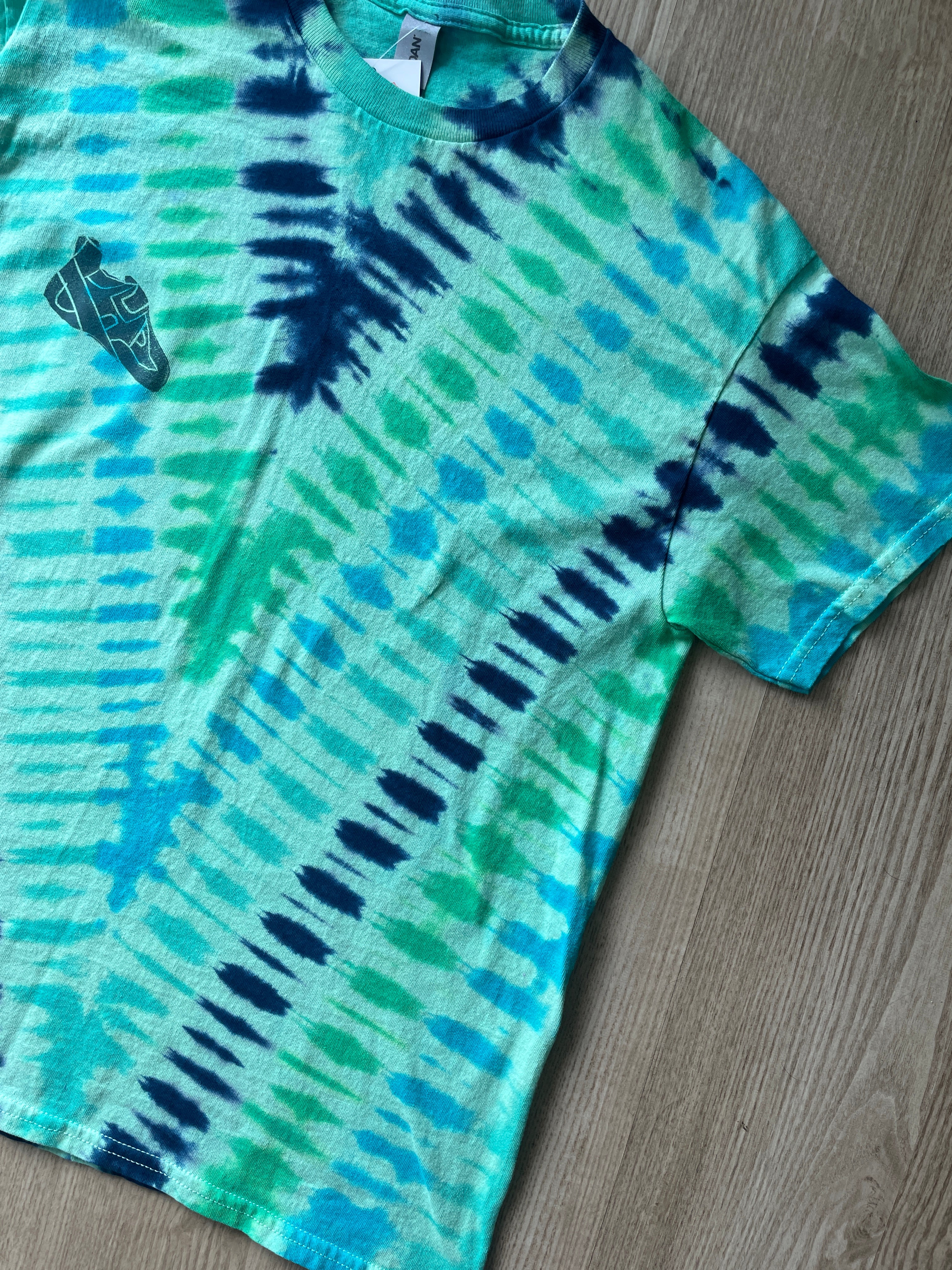 MEDIUM Men’s Climbing Shoe Handmade Tie Dyed T-Shirt | One-Of-a-Kind Green and Blue Pleated Short Sleeve