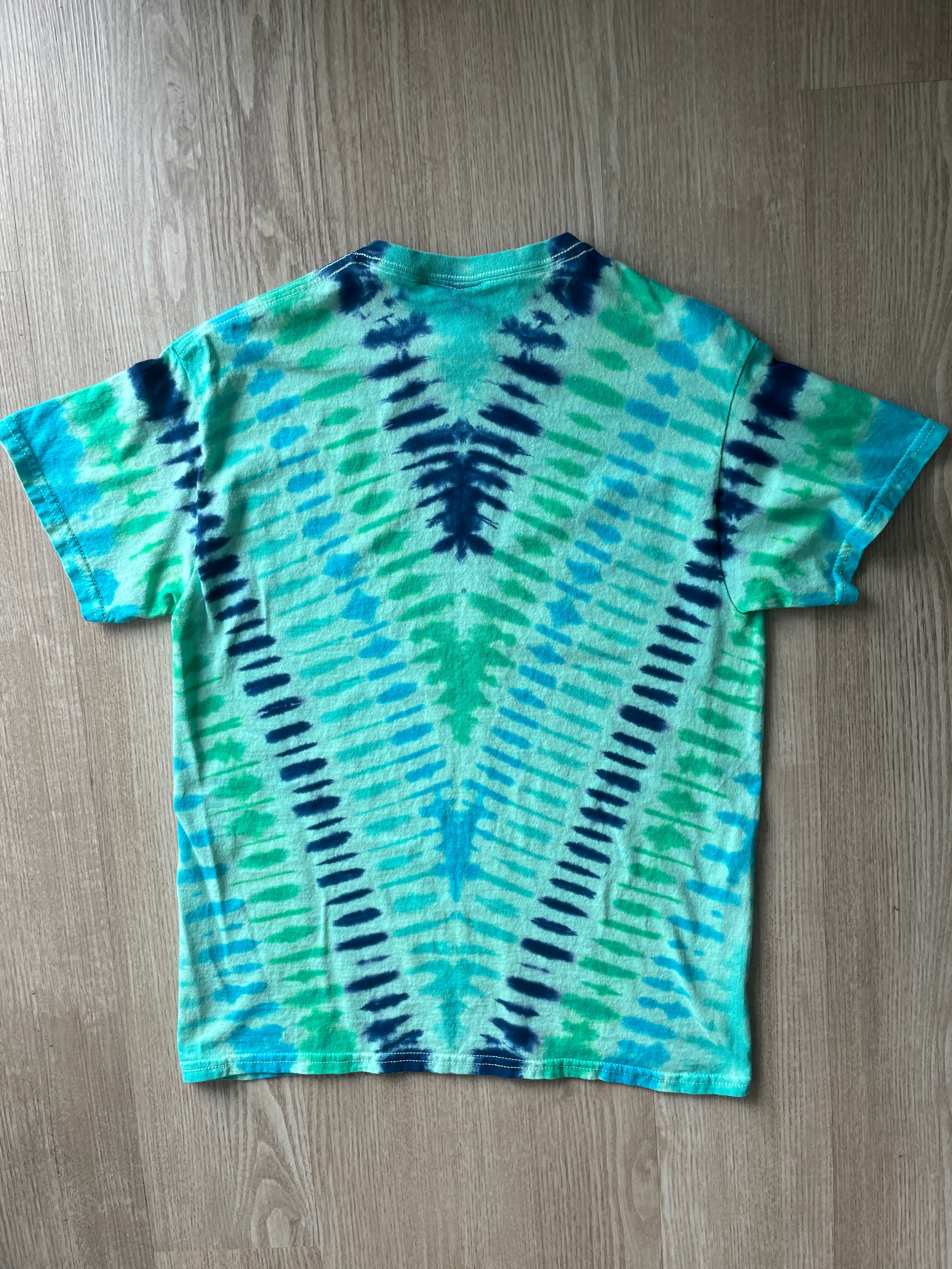 MEDIUM Men’s Climbing Shoe Handmade Tie Dyed T-Shirt | One-Of-a-Kind Green and Blue Pleated Short Sleeve