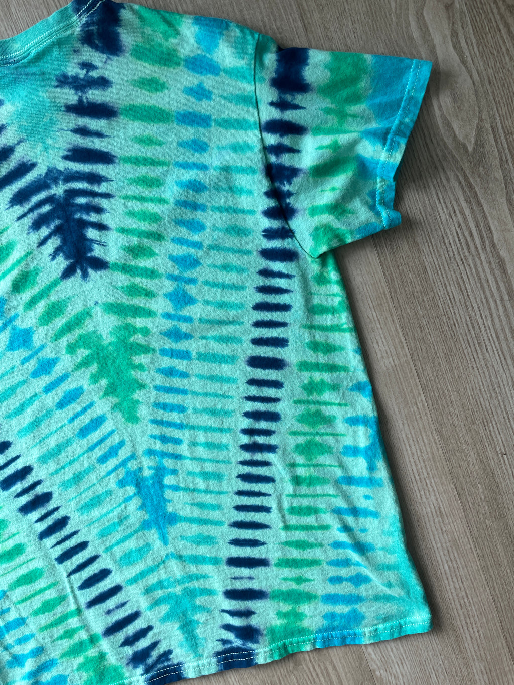 MEDIUM Men’s Climbing Shoe Handmade Tie Dyed T-Shirt | One-Of-a-Kind Green and Blue Pleated Short Sleeve