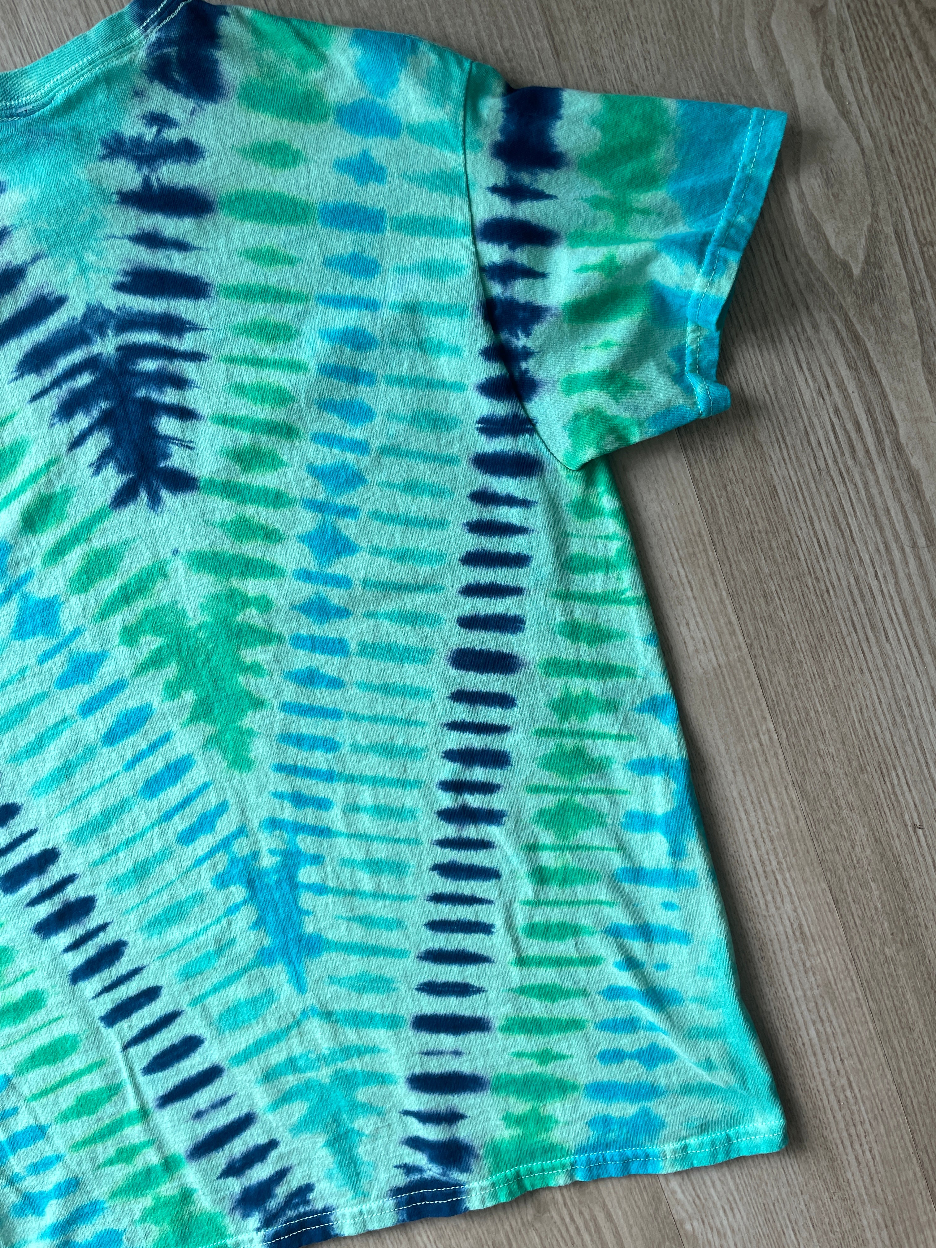 MEDIUM Men’s Climbing Shoe Handmade Tie Dyed T-Shirt | One-Of-a-Kind Green and Blue Pleated Short Sleeve