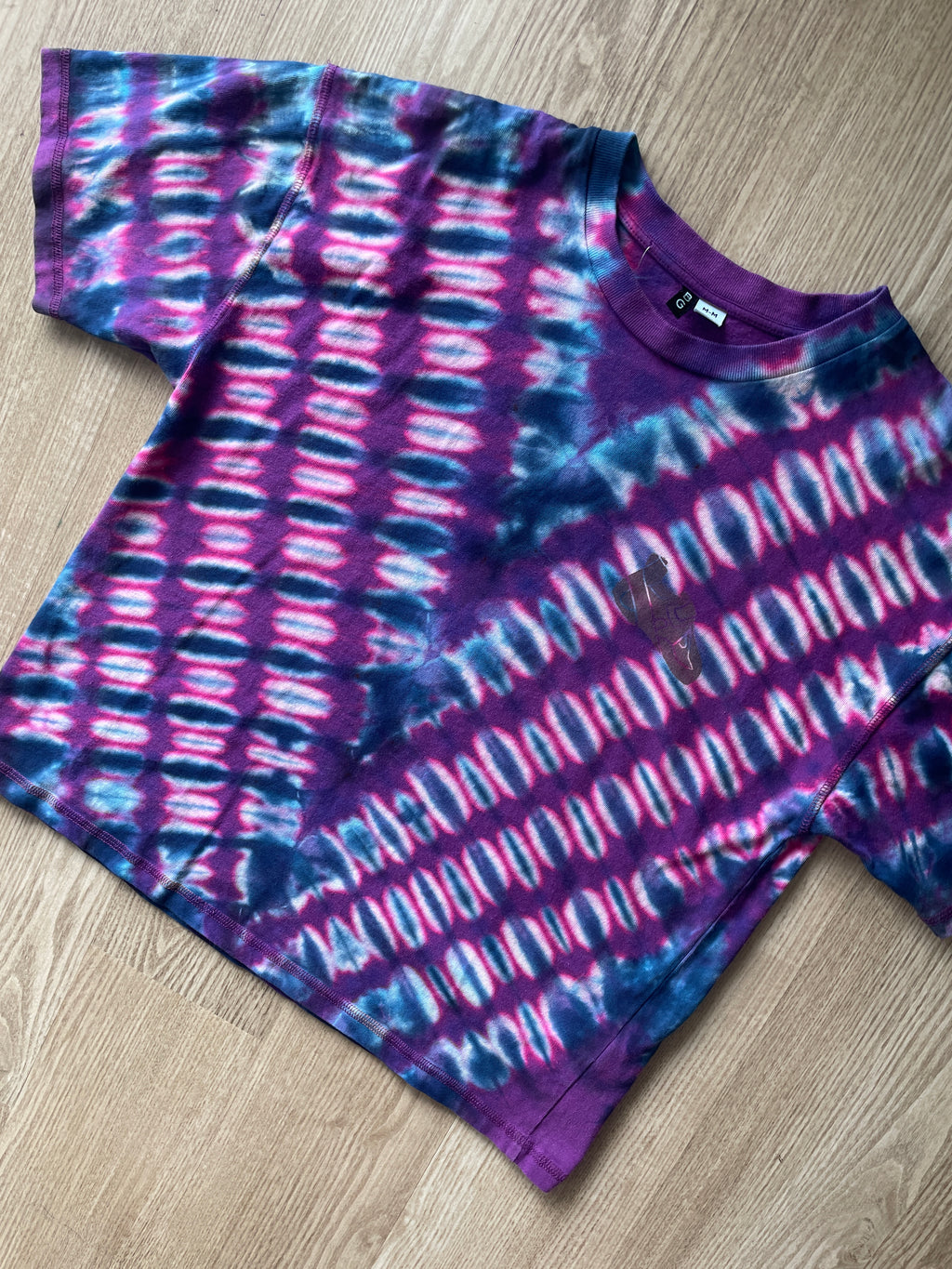 MEDIUM Women’s Climbing Shoe Reverse Handmade Tie Dye T-Shirt | One-Of-a-Kind Purple and Pink Short Sleeve