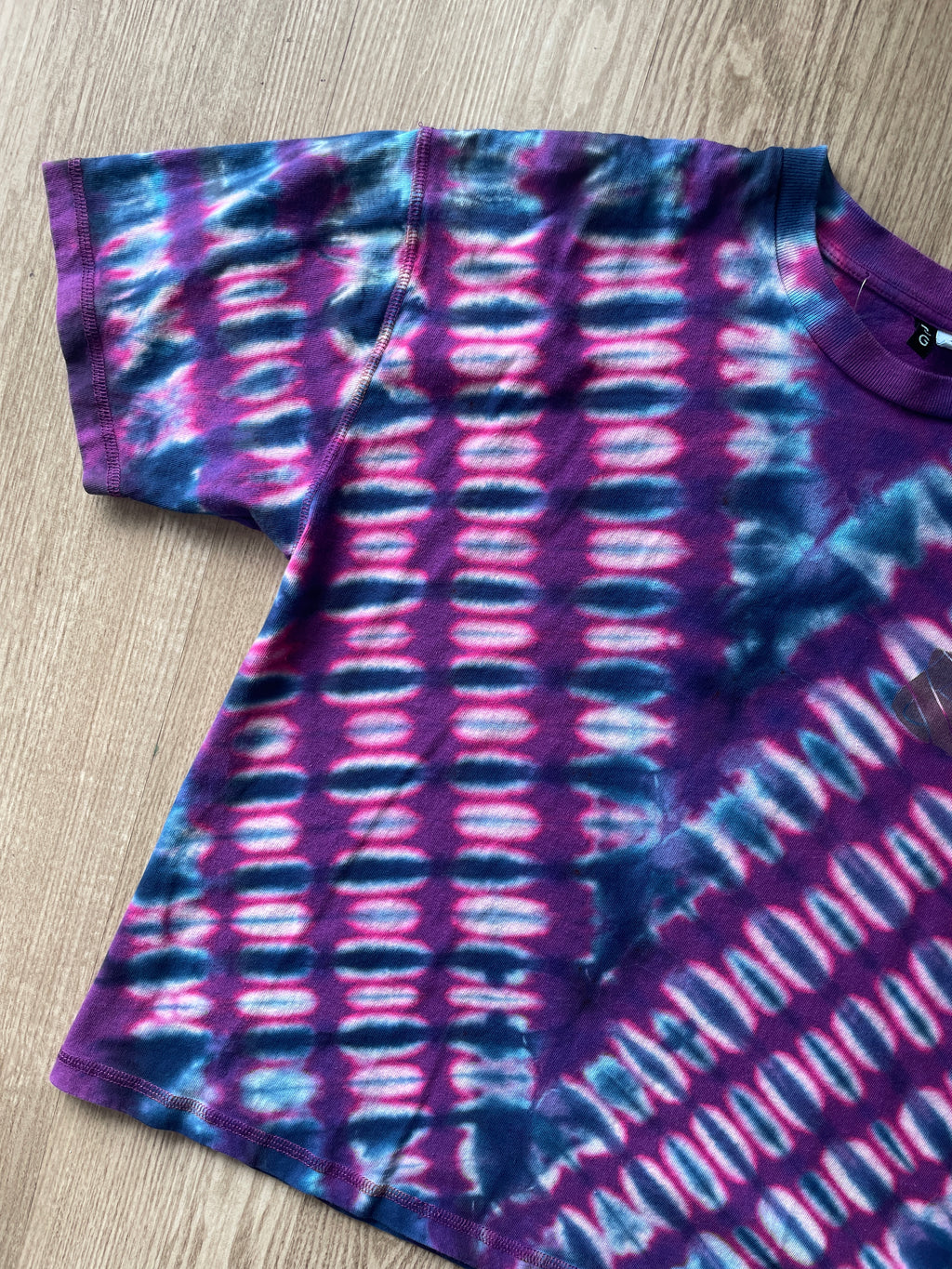 MEDIUM Women’s Climbing Shoe Reverse Handmade Tie Dye T-Shirt | One-Of-a-Kind Purple and Pink Short Sleeve