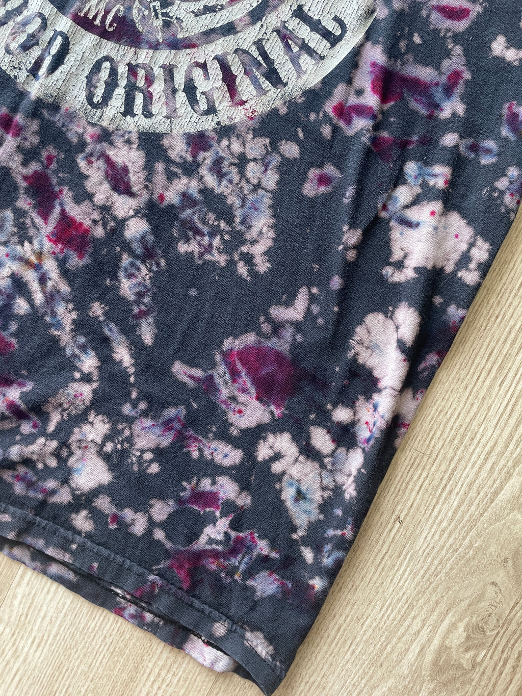 XL Men’s Sons of Anarchy Redwood Original Reverse Tie Dye T-Shirt | One-Of-a-Kind Black and Gray Crumpled Short Sleeve