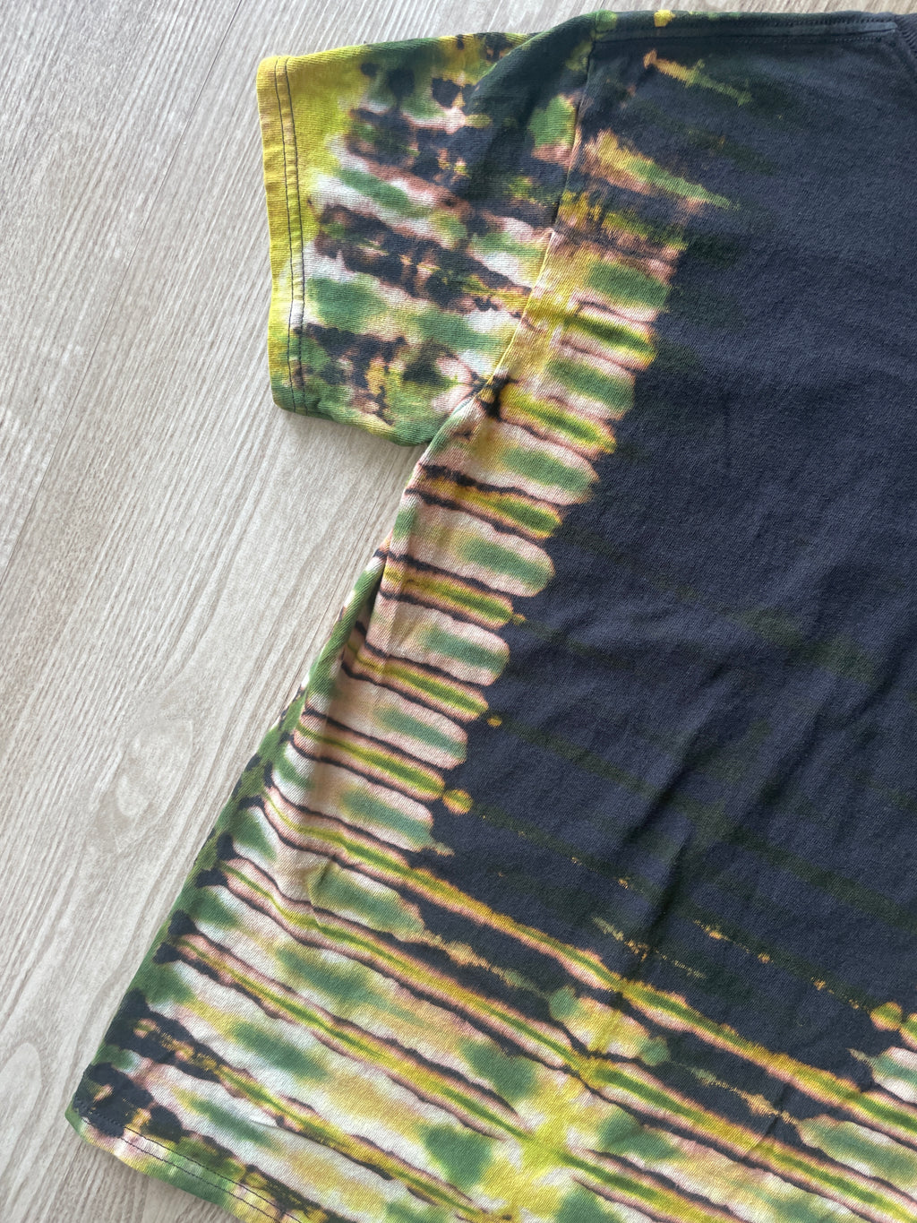 SMALL Men’s Tupac Poetic Justice Reverse Tie Dye T-Shirt | One-Of-a-Kind Black and Green Pleated Short Sleeve