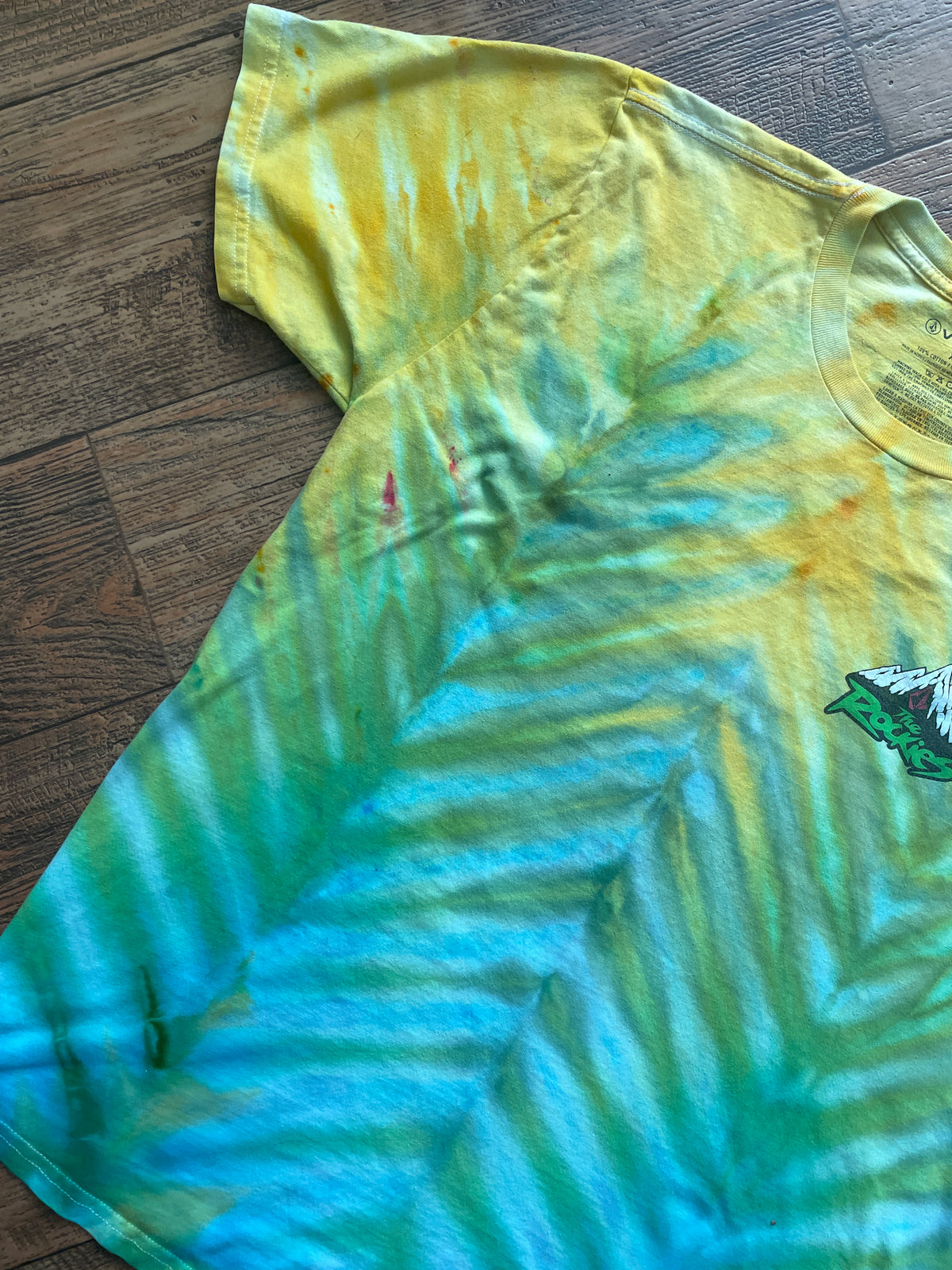 Volcom "The Rockies" Blue and Green Tie Dye Short Sleeve T-Shirt | Men's XL