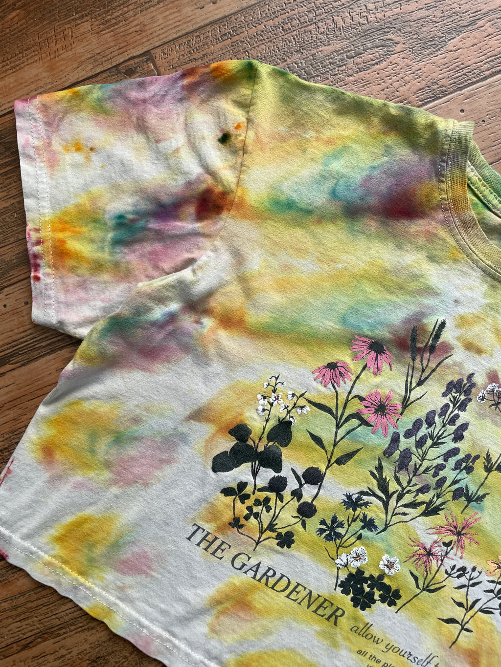 "The Gardener" Pastel Multicolor Ice Dye Short Sleeve Cropped T-Shirt | Women's Large