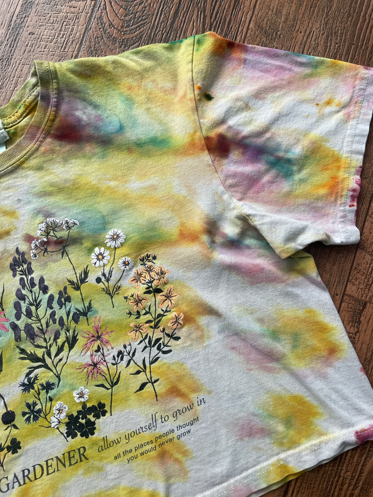 "The Gardener" Pastel Multicolor Ice Dye Short Sleeve Cropped T-Shirt | Women's Large