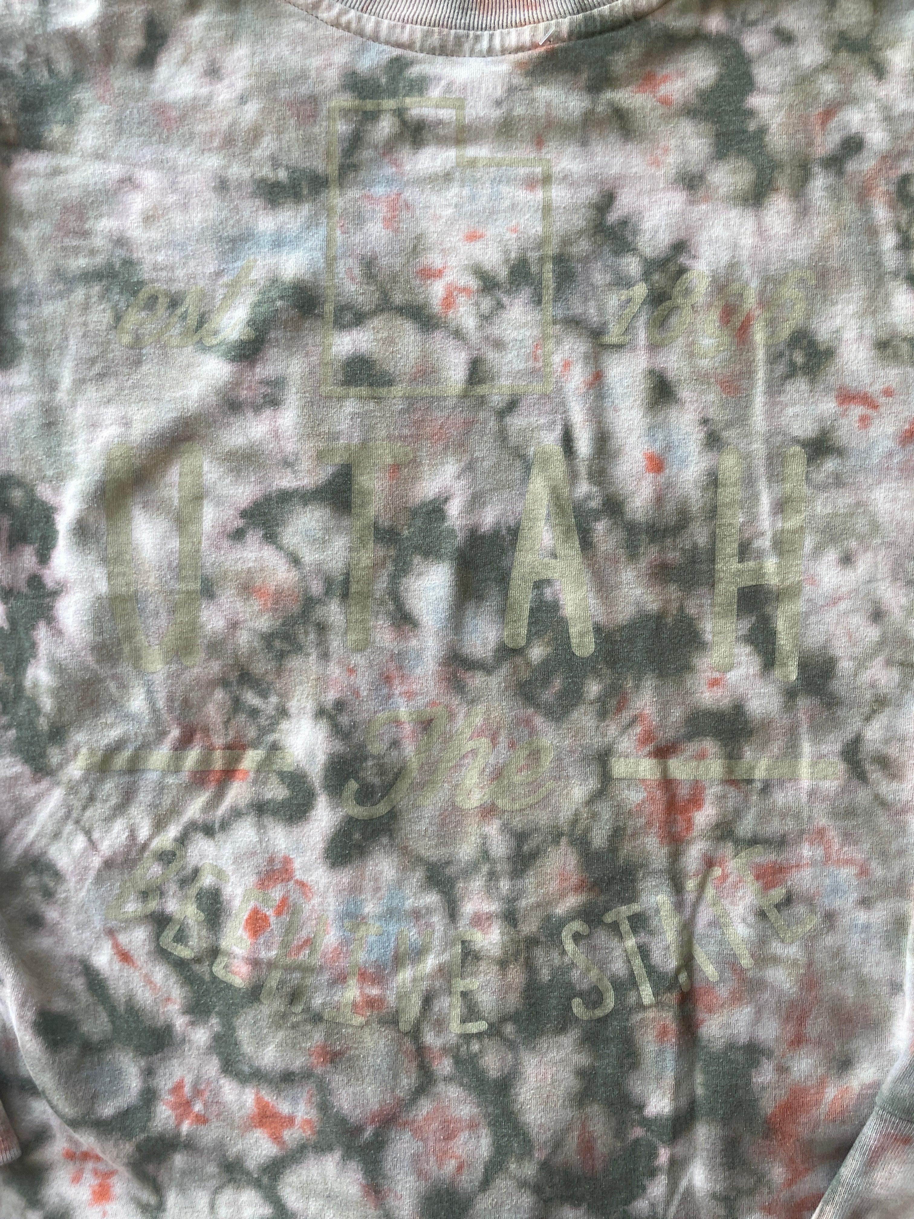 MEDIUM Men’s Utah Reverse  Tie Dye Cropped Length Long Sleeve T-Shirt | One-Of-a-Kind Green and White Crumpled Short Sleeve