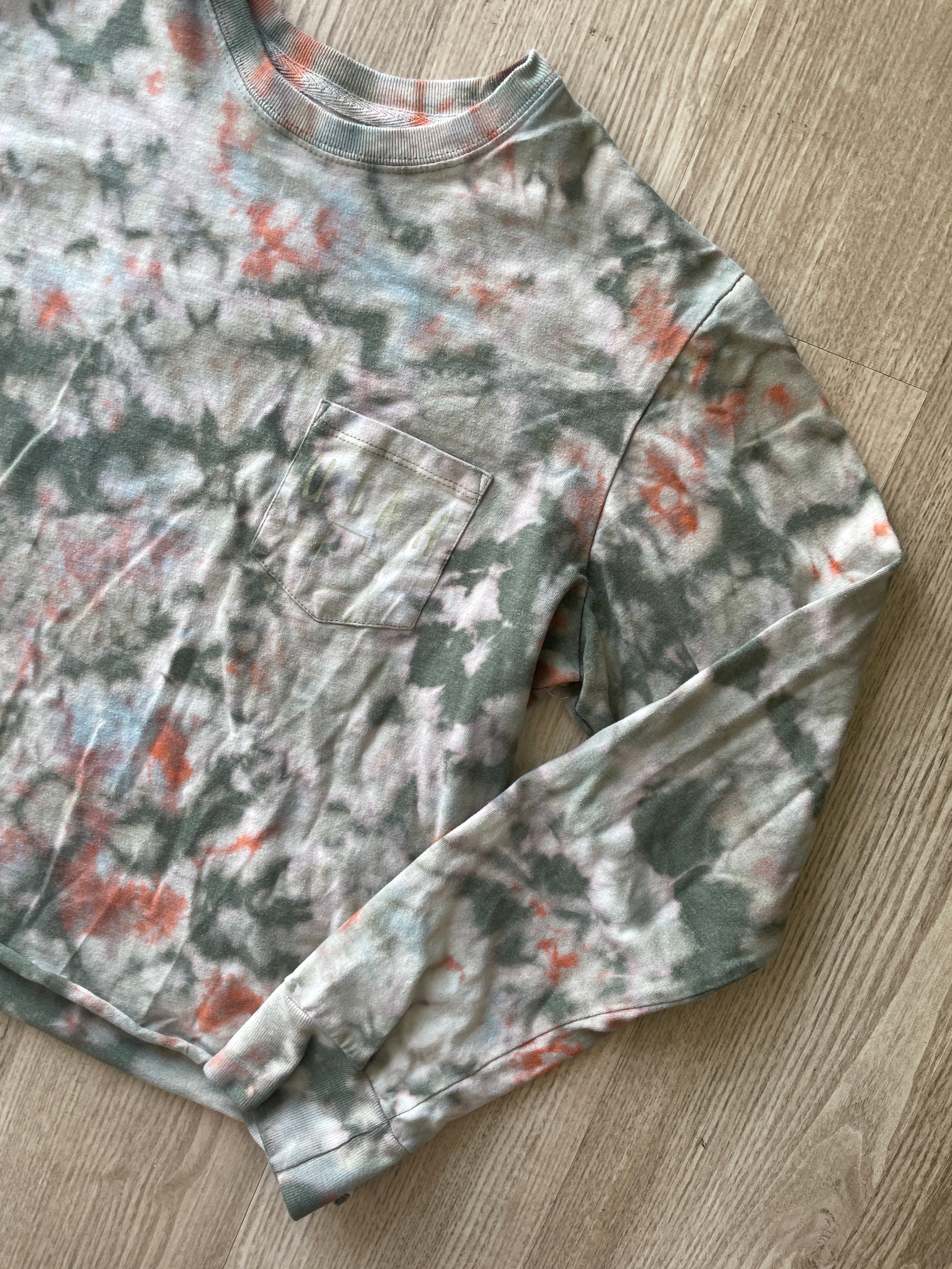 MEDIUM Men’s Utah Reverse  Tie Dye Cropped Length Long Sleeve T-Shirt | One-Of-a-Kind Green and White Crumpled Short Sleeve