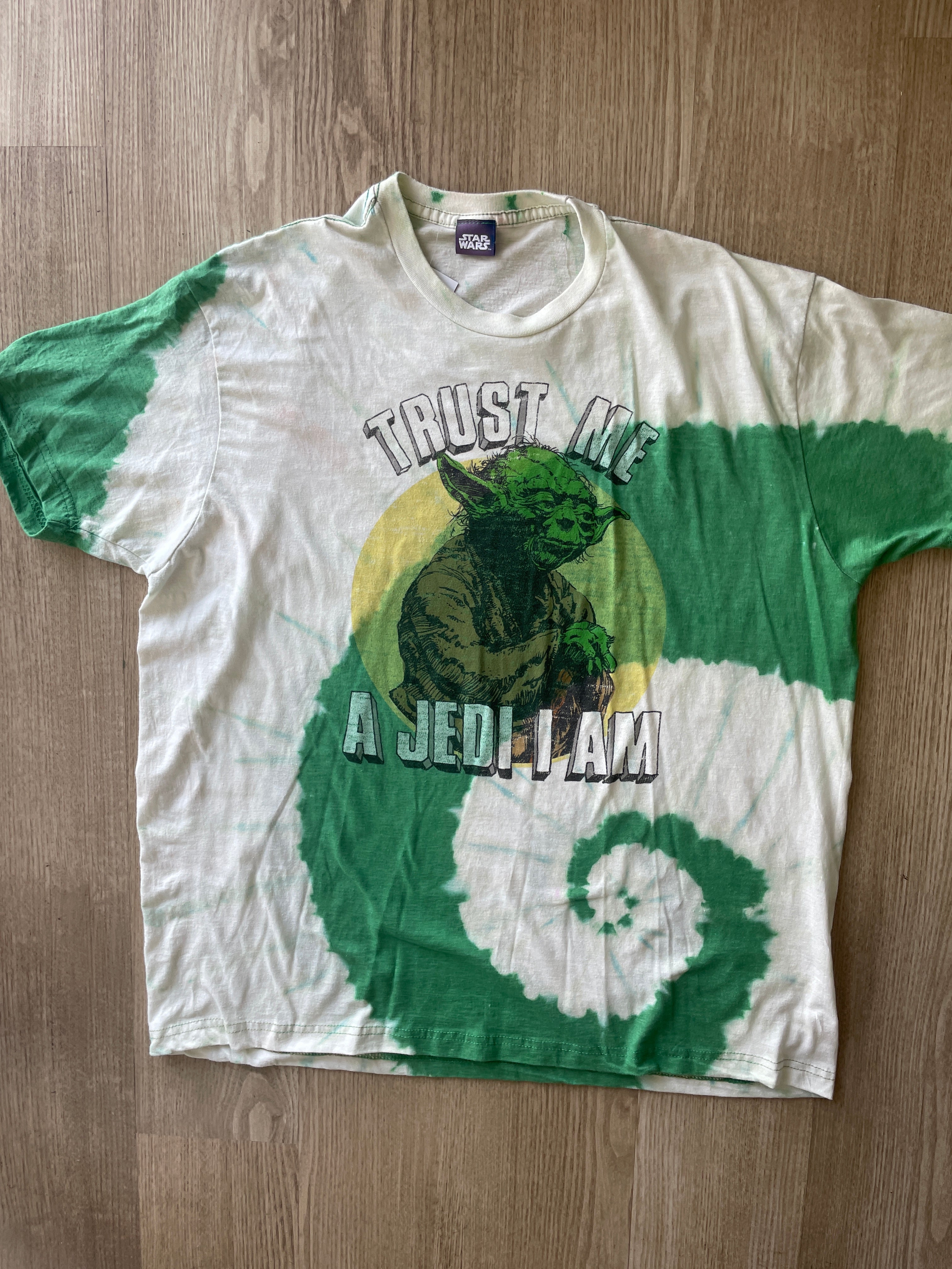 XL Men’s Yoda: A Jedi I Am Reverse Tie Dye T-Shirt | One-Of-a-Kind Green and White Spiral Short Sleeve