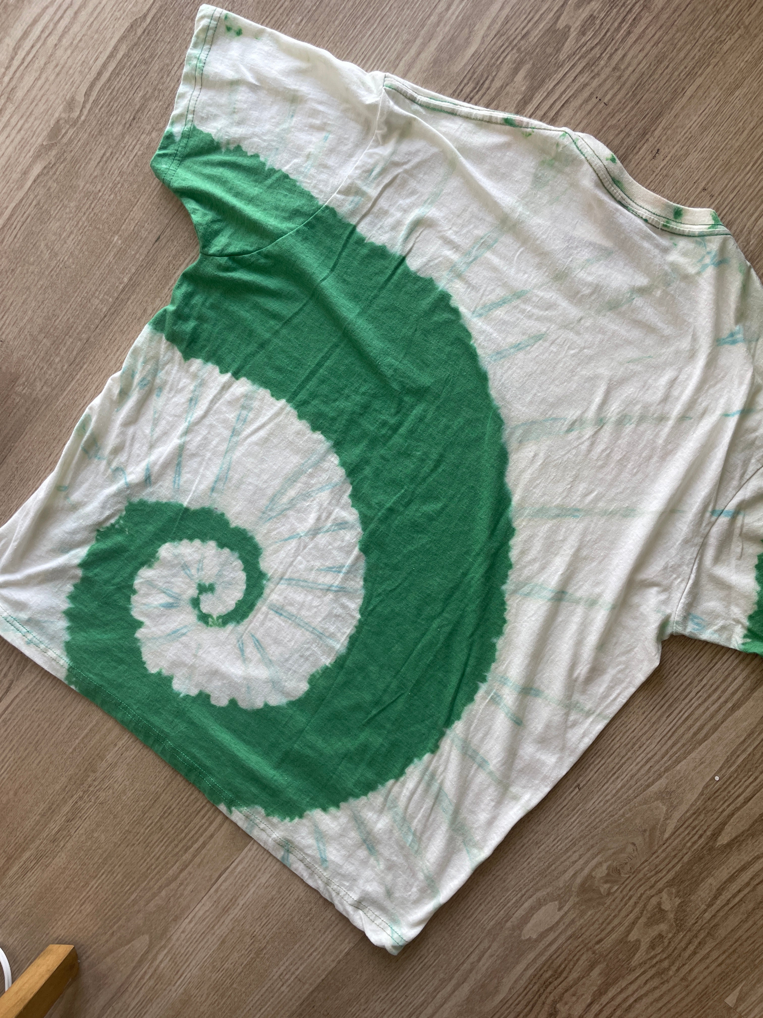 XL Men’s Yoda: A Jedi I Am Reverse Tie Dye T-Shirt | One-Of-a-Kind Green and White Spiral Short Sleeve