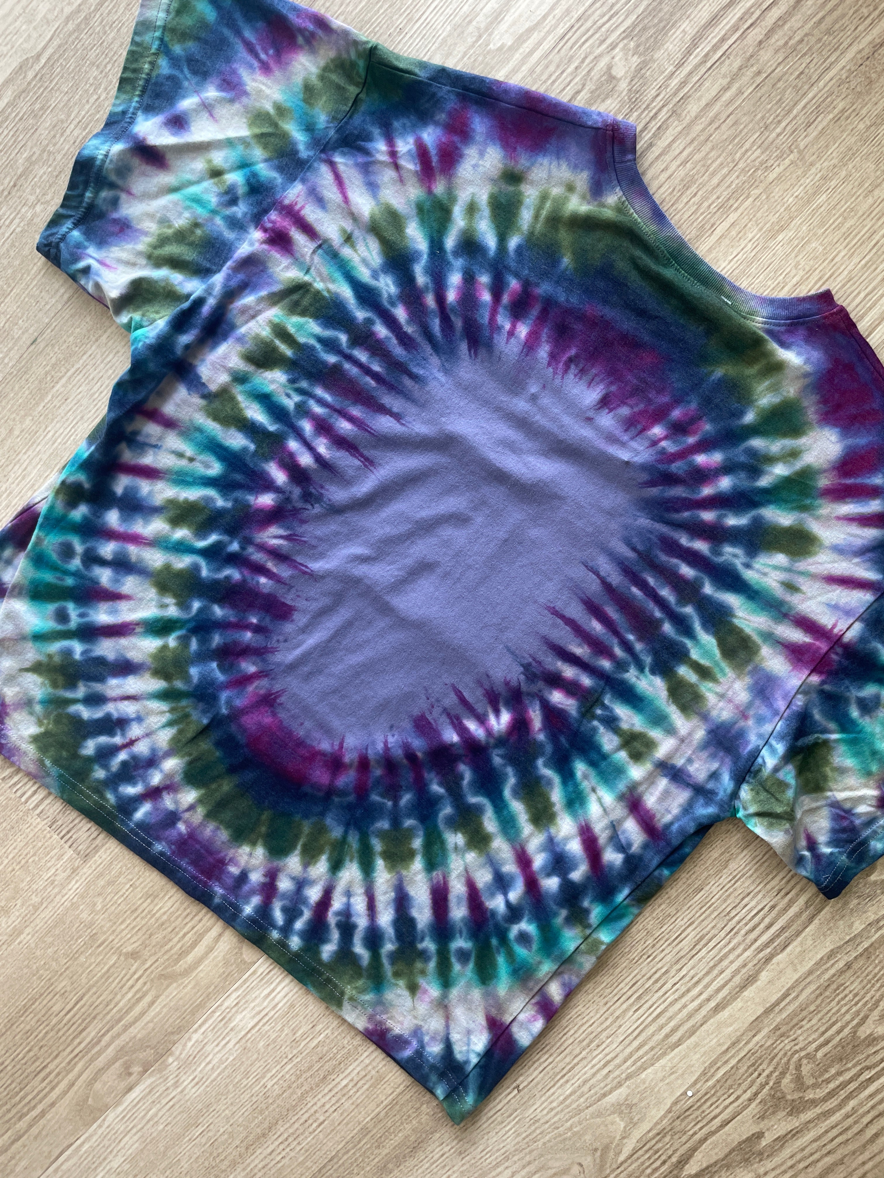 M/L Men’s Sugar Skull Reverse Tie Dye T-Shirt | One-Of-a-Kind Purple and Blue Pleated Short Sleeve