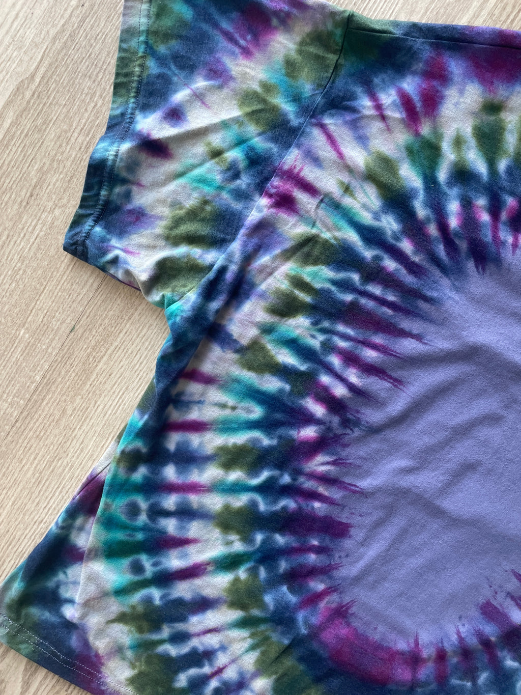 M/L Men’s Sugar Skull Reverse Tie Dye T-Shirt | One-Of-a-Kind Purple and Blue Pleated Short Sleeve