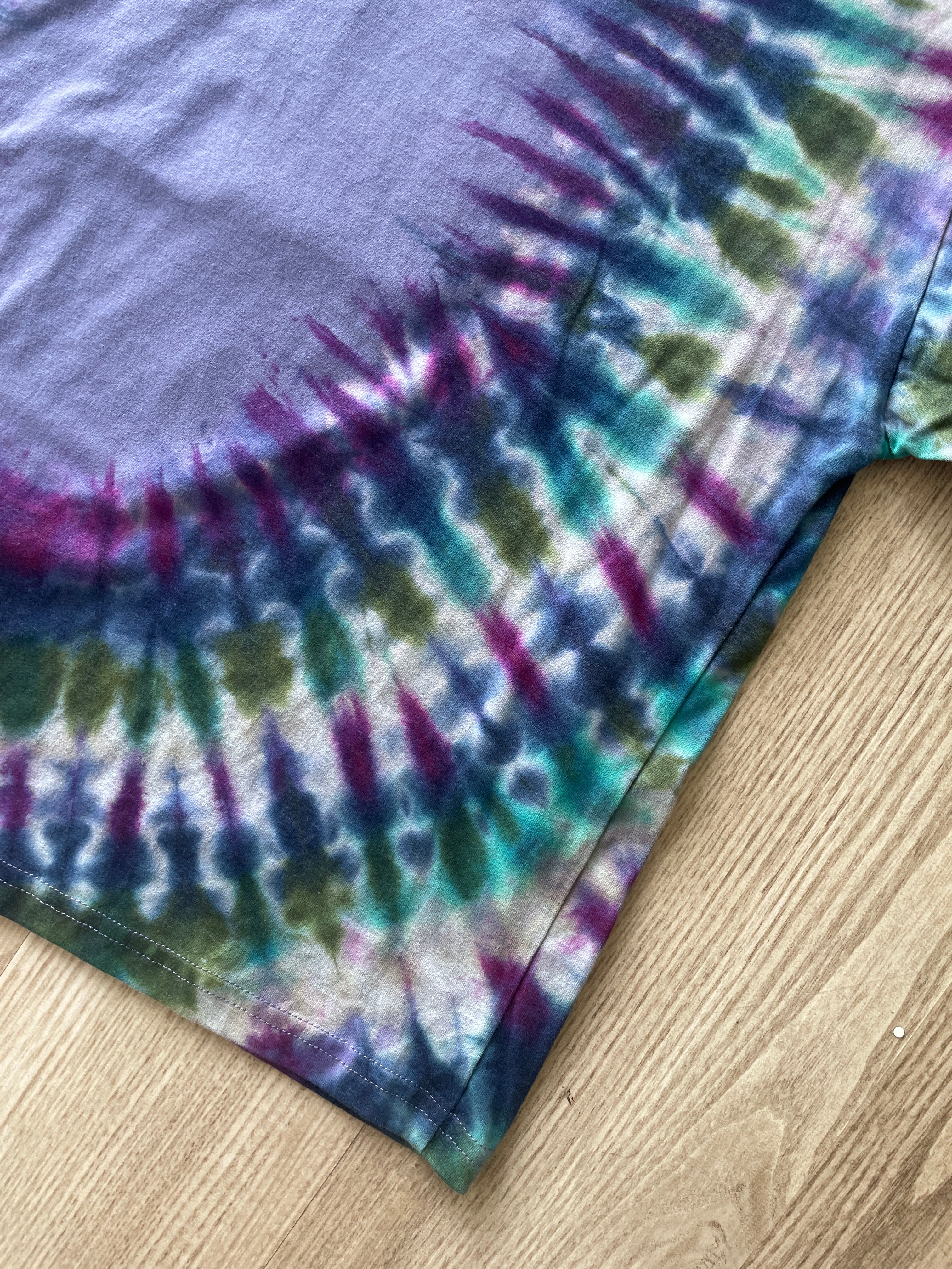 M/L Men’s Sugar Skull Reverse Tie Dye T-Shirt | One-Of-a-Kind Purple and Blue Pleated Short Sleeve