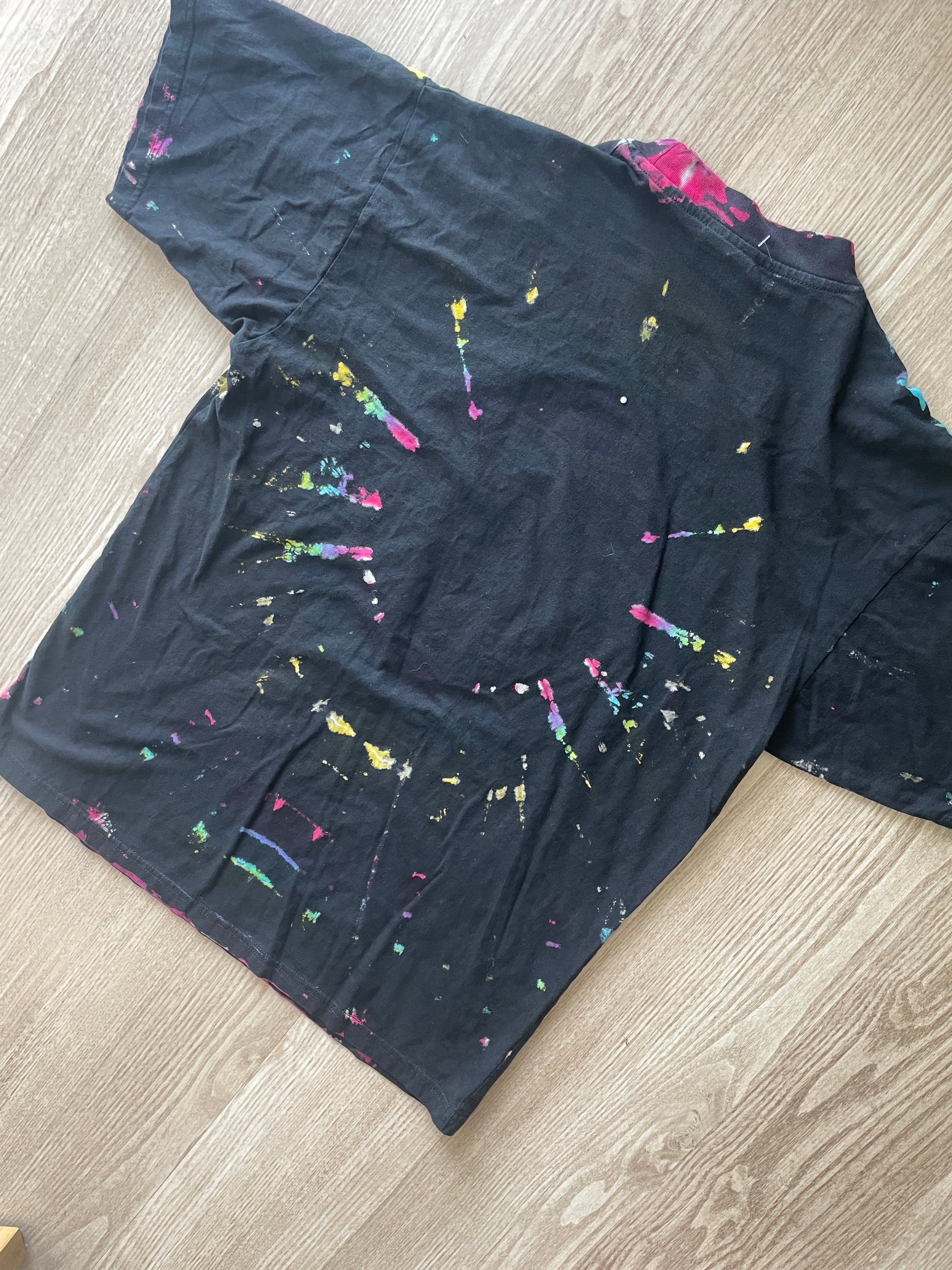 LARGE Men’s Mind the Gap Reverse Tie Dye T-Shirt | One-Of-a-Kind Black Pleated Short Sleeve