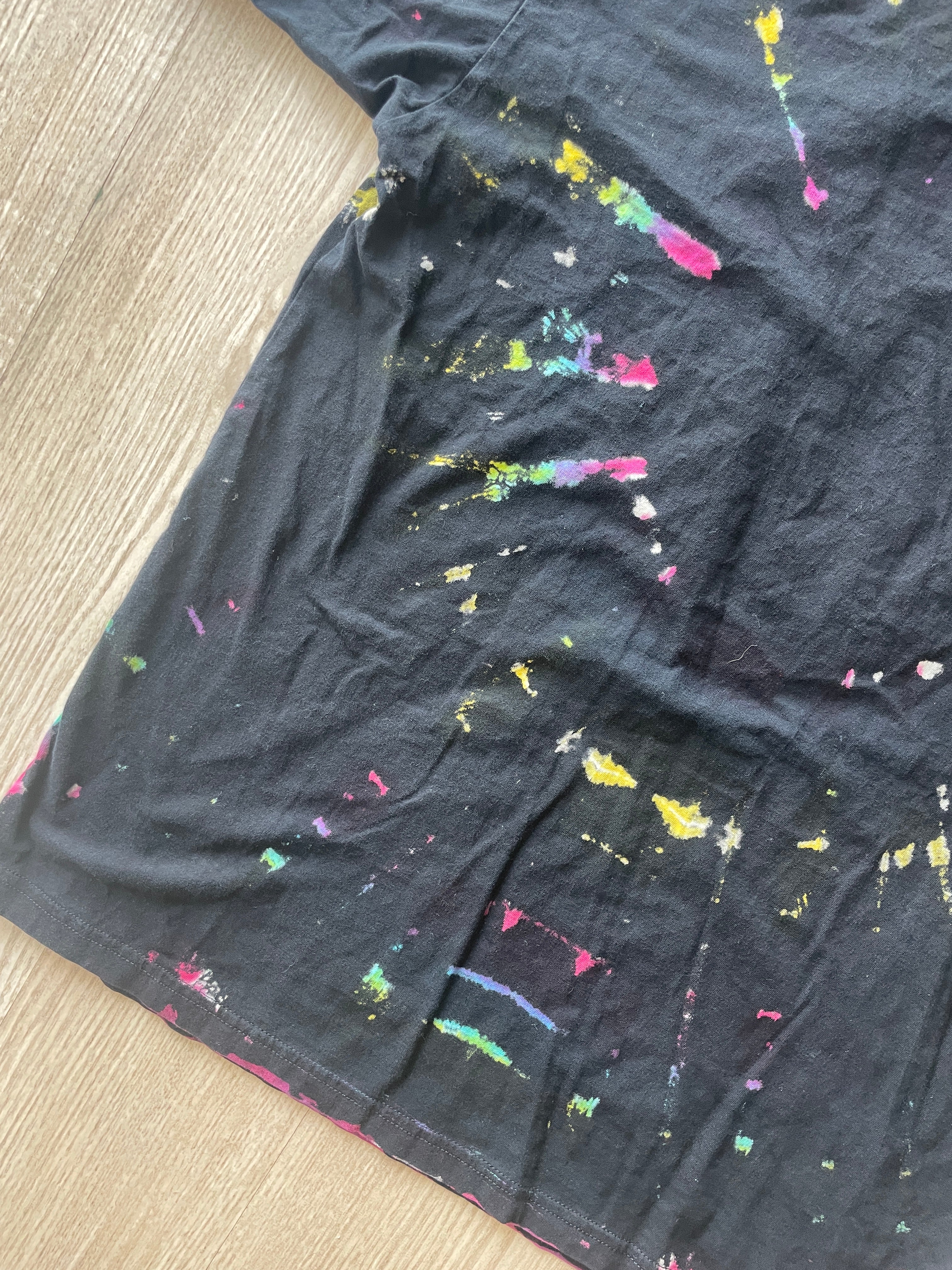 LARGE Men’s Mind the Gap Reverse Tie Dye T-Shirt | One-Of-a-Kind Black Pleated Short Sleeve