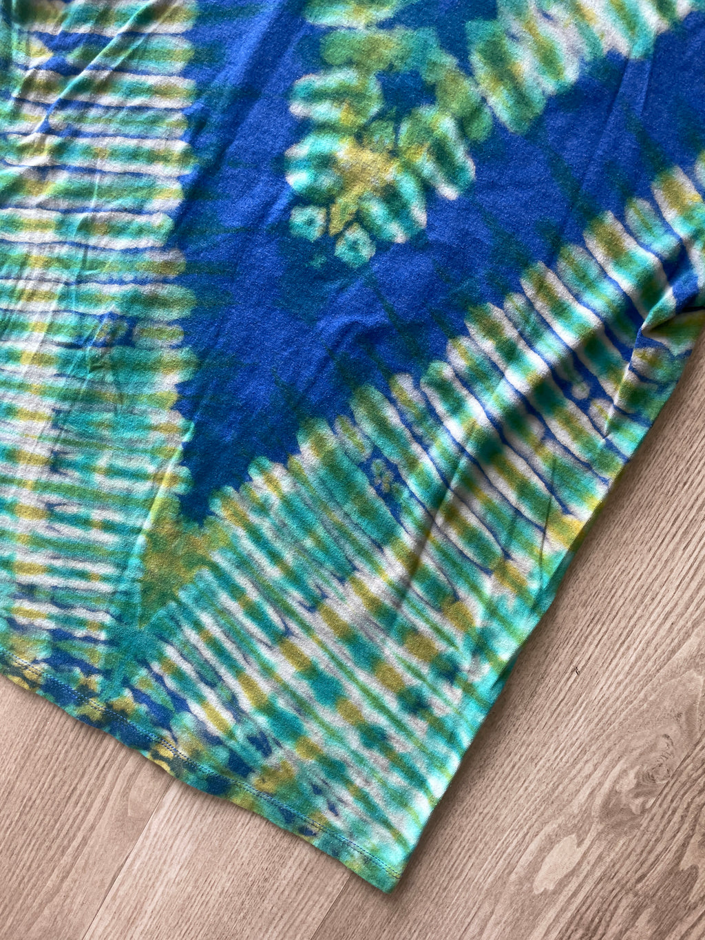 LARGE Men’s Star Wars Funko Dolls Reverse Tie Dye T-Shirt | One-Of-a-Kind Blue and Pleated Short Sleeve